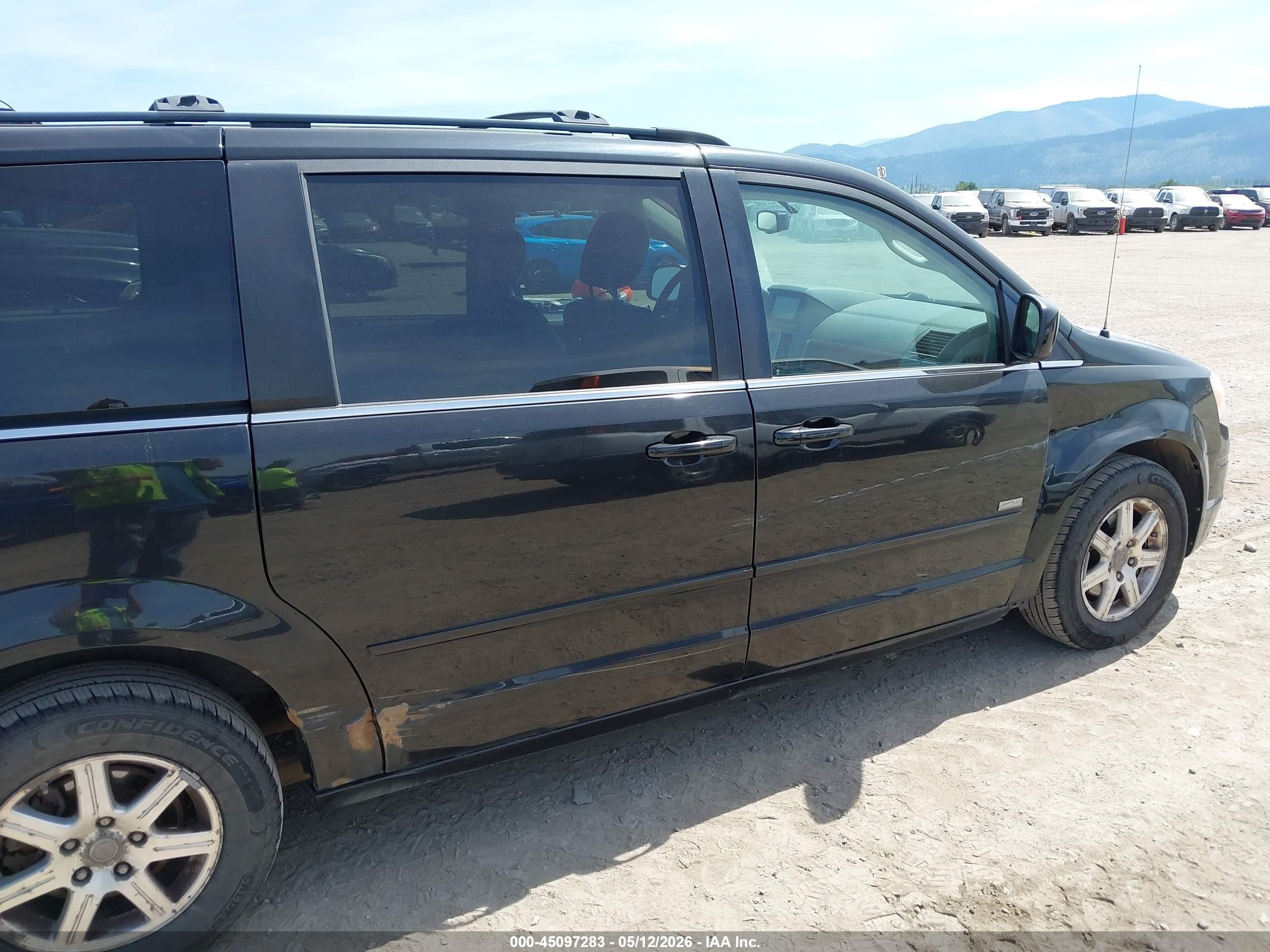 2008 Chrysler Town & Country Touring Black vin: 2A8HR54P98R709128