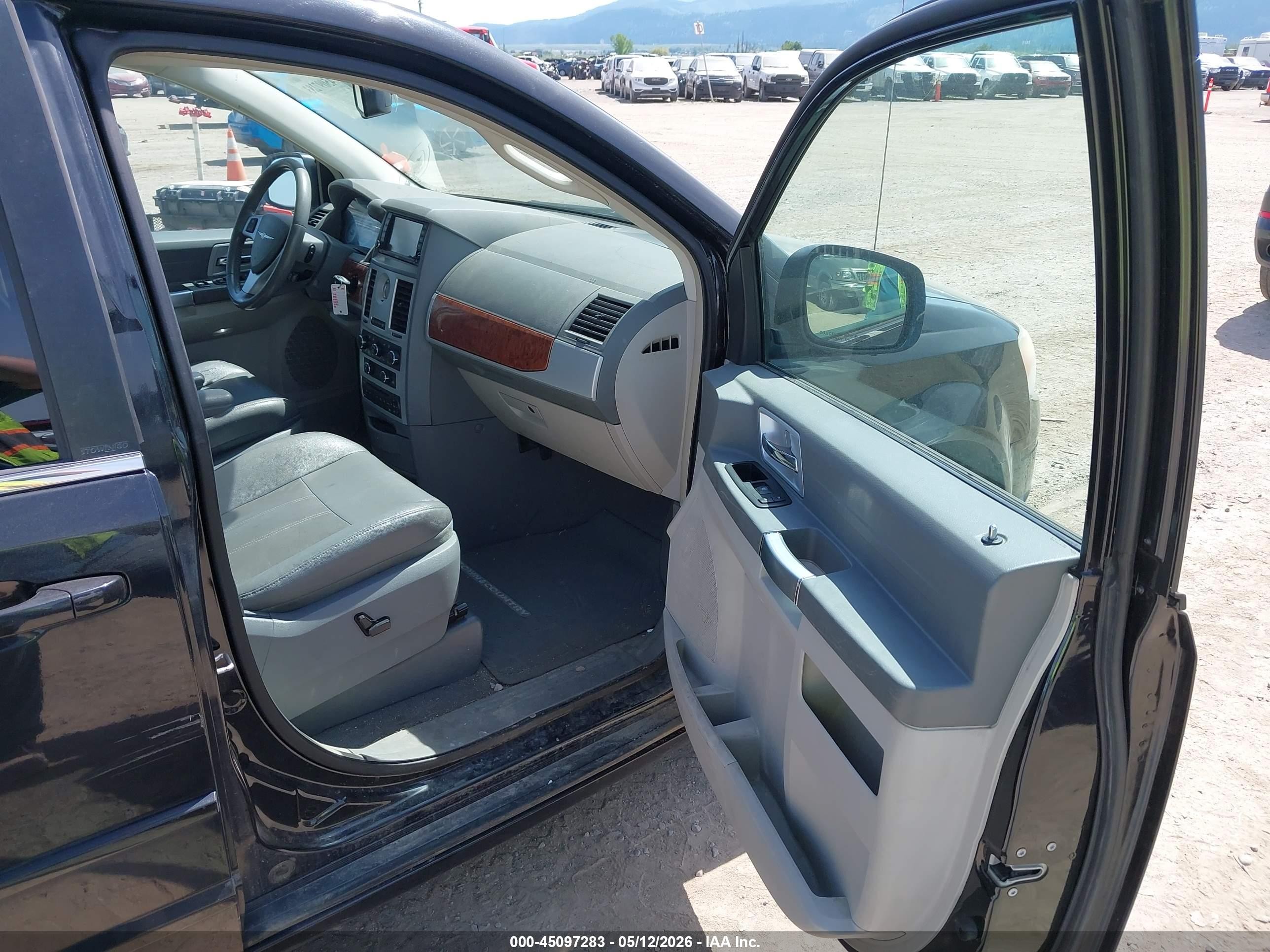 2008 Chrysler Town & Country Touring Black vin: 2A8HR54P98R709128