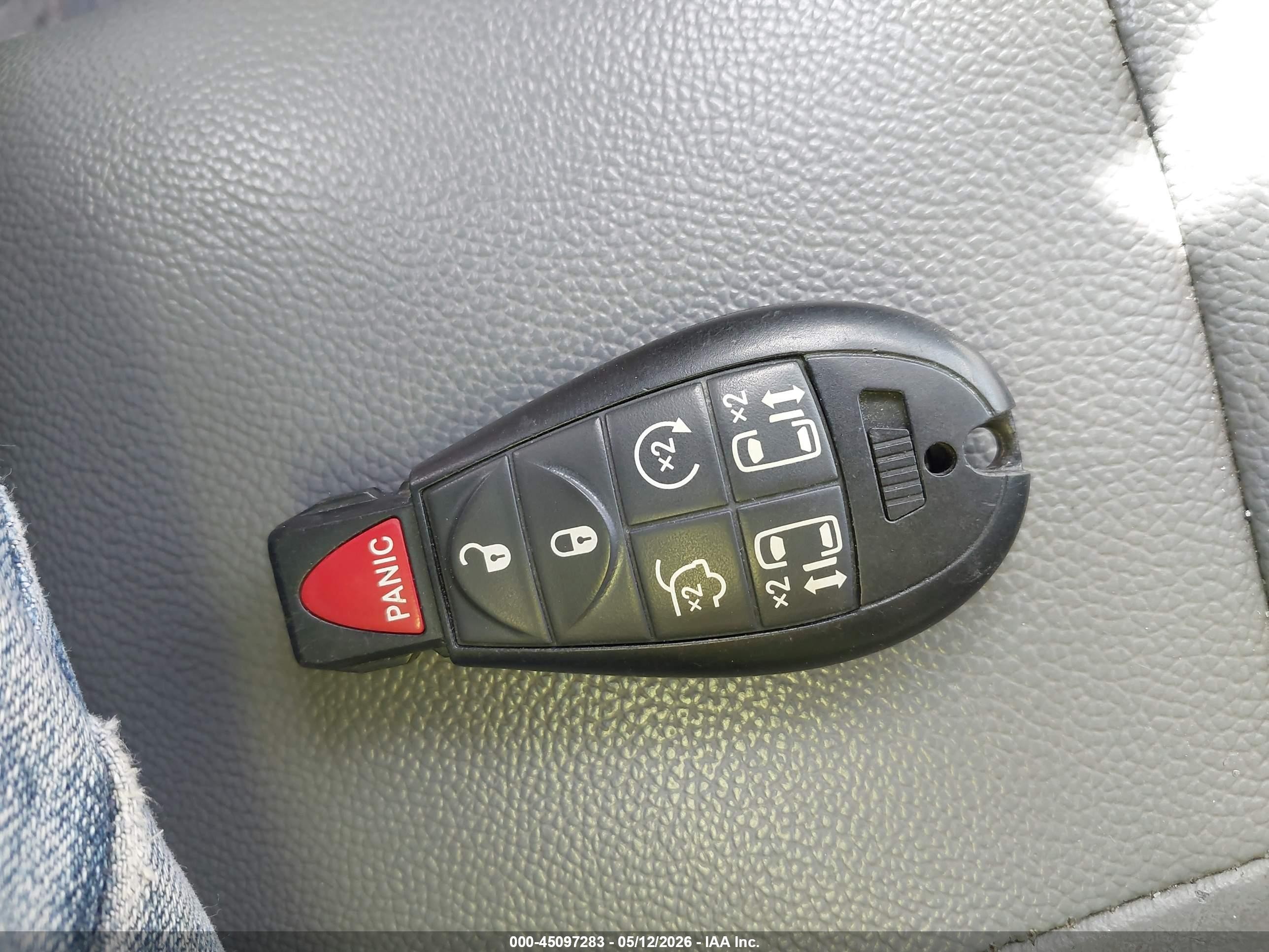 2008 Chrysler Town & Country Touring Black vin: 2A8HR54P98R709128