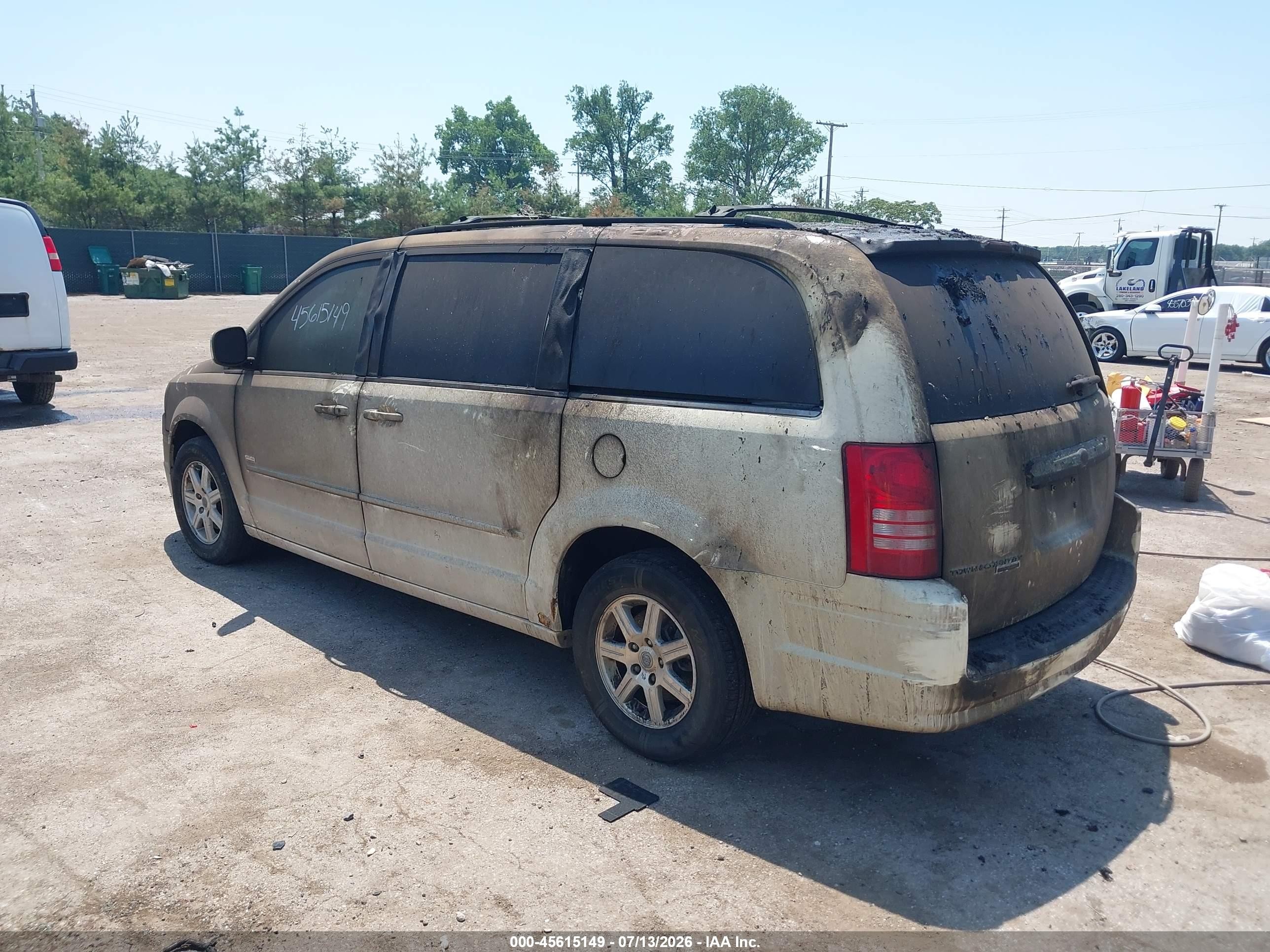 2008 Chrysler Town & Country Touring White vin: 2A8HR54P98R729704