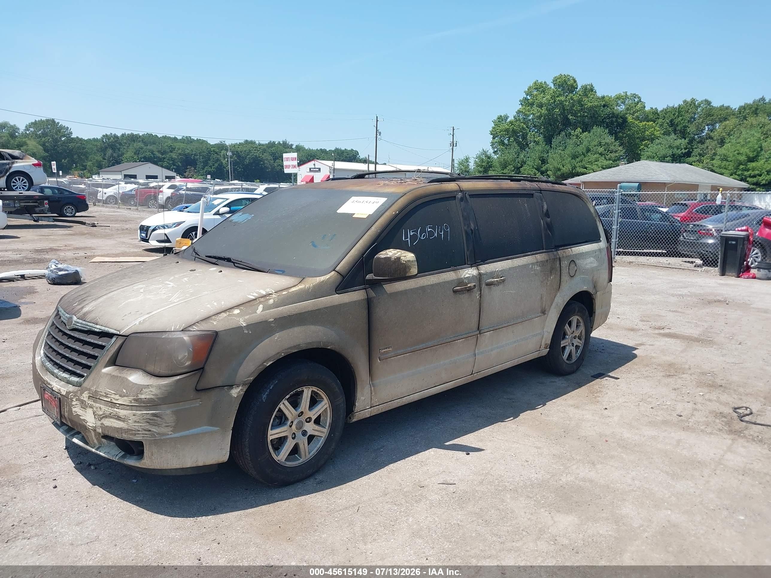 2008 Chrysler Town & Country Touring White vin: 2A8HR54P98R729704