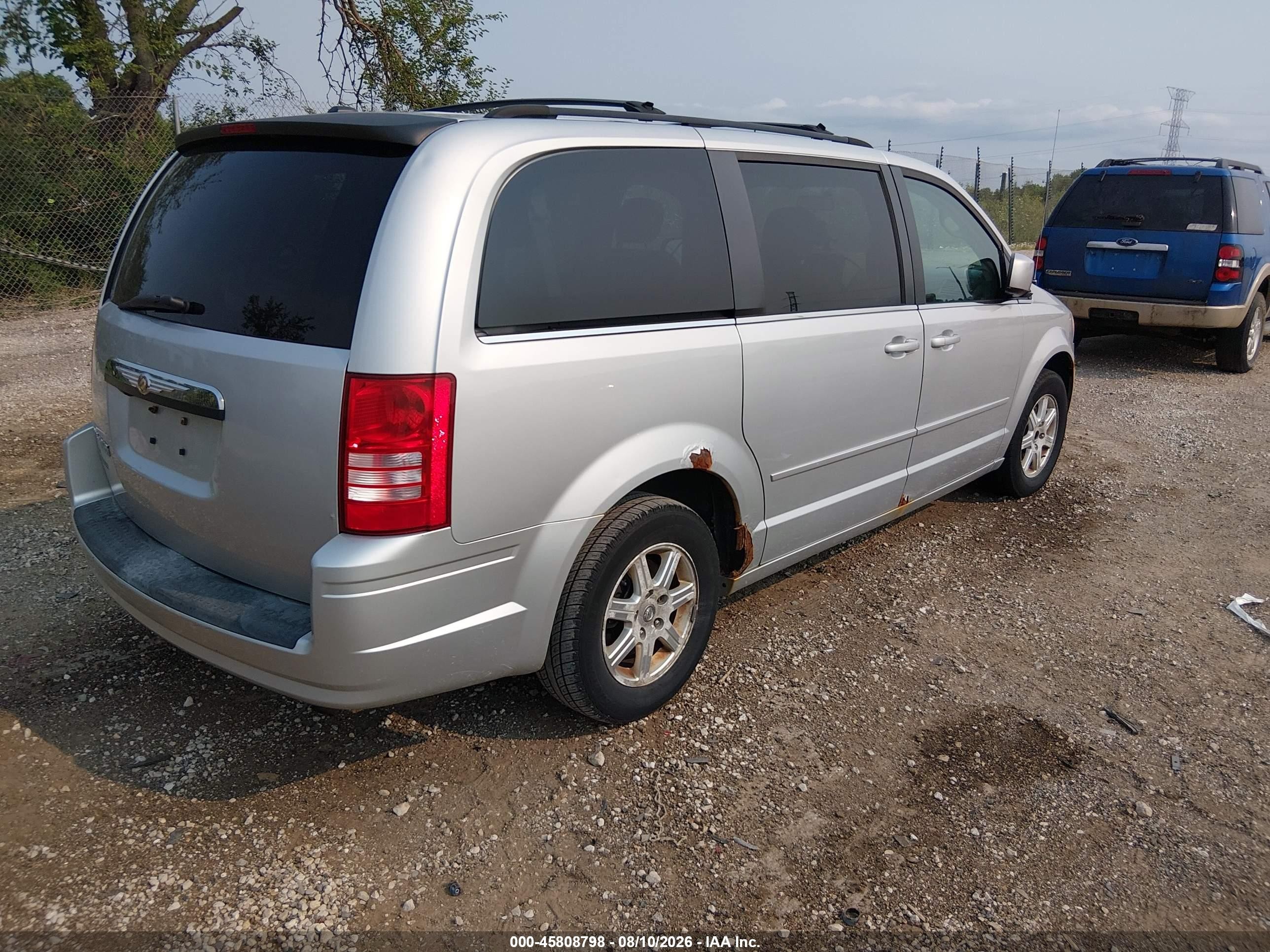 2008 Chrysler Town & Country Touring Silver vin: 2A8HR54P98R828362