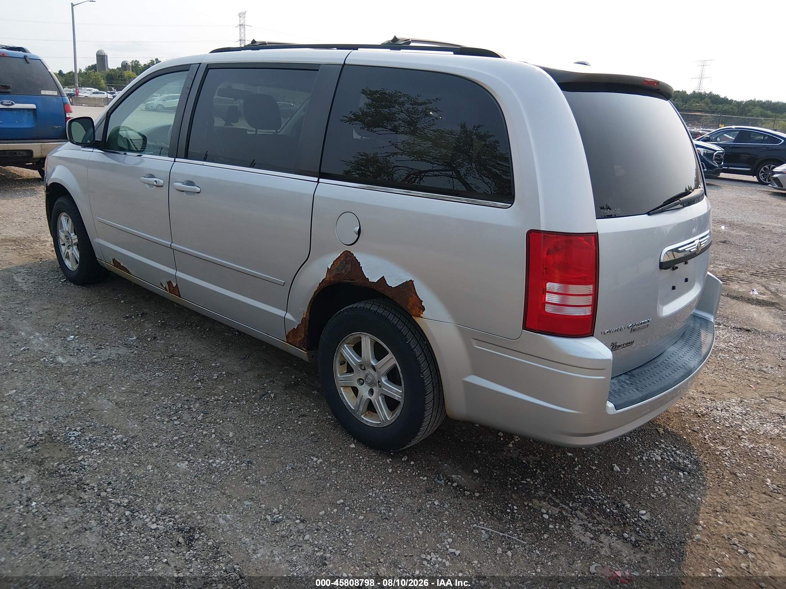 2008 Chrysler Town & Country Touring Silver vin: 2A8HR54P98R828362