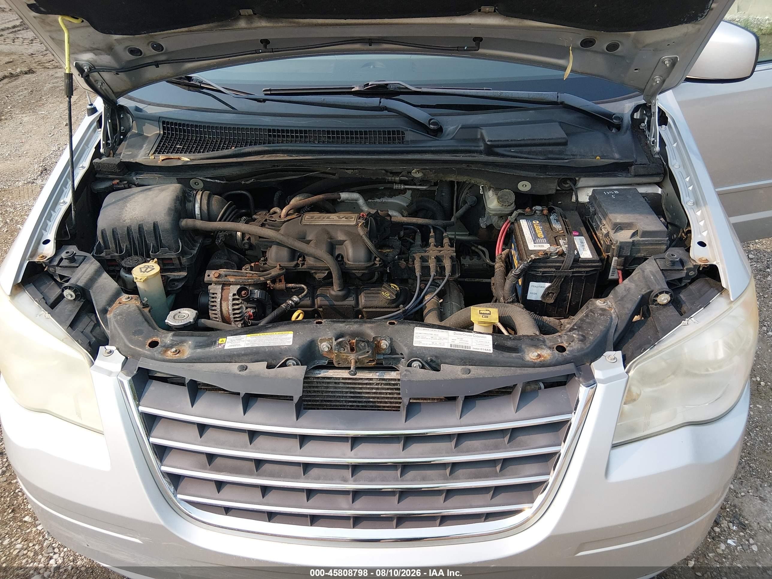 2008 Chrysler Town & Country Touring Silver vin: 2A8HR54P98R828362