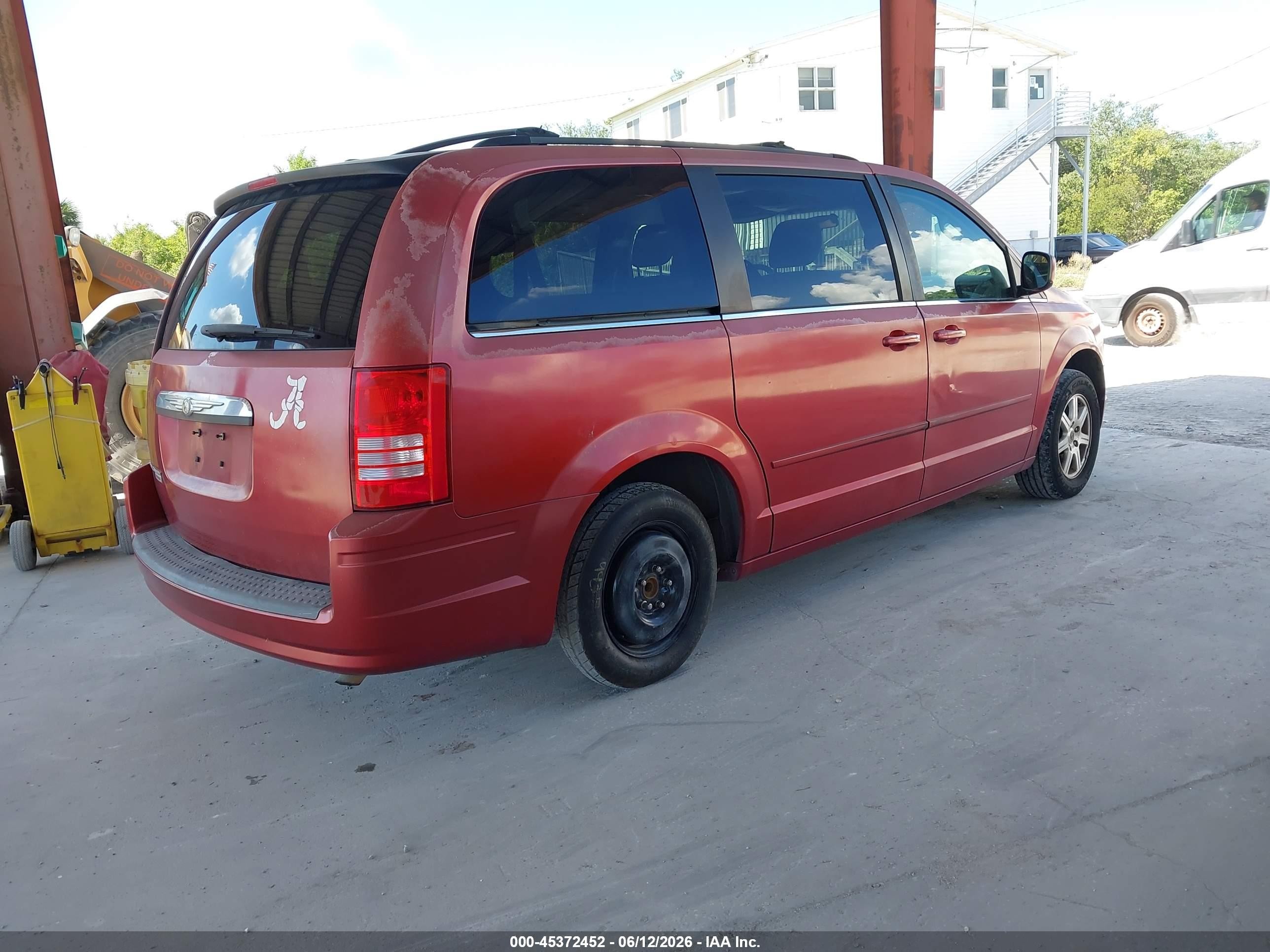 2008 Chrysler Town & Country Touring Red vin: 2A8HR54P98R832816