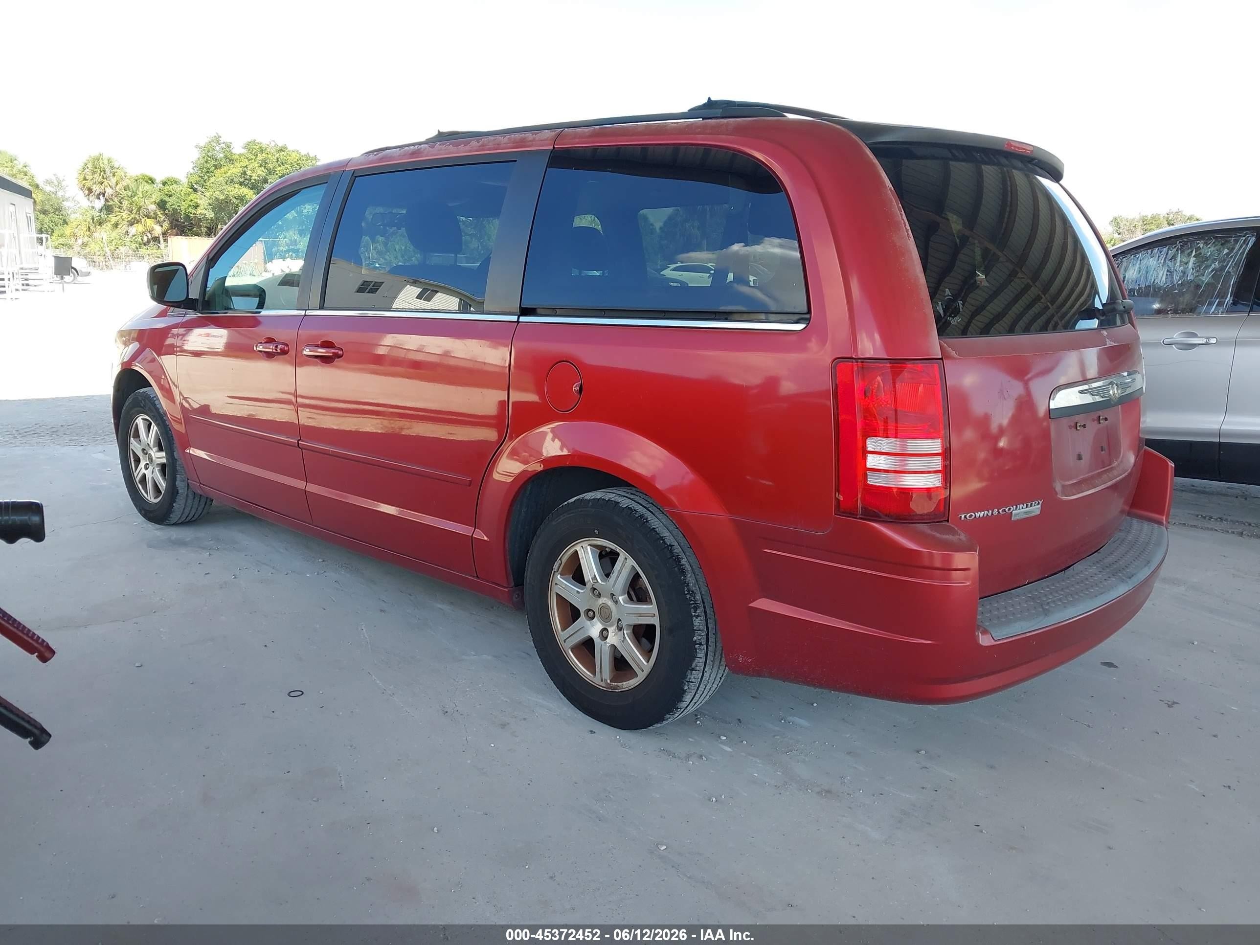 2008 Chrysler Town & Country Touring Red vin: 2A8HR54P98R832816
