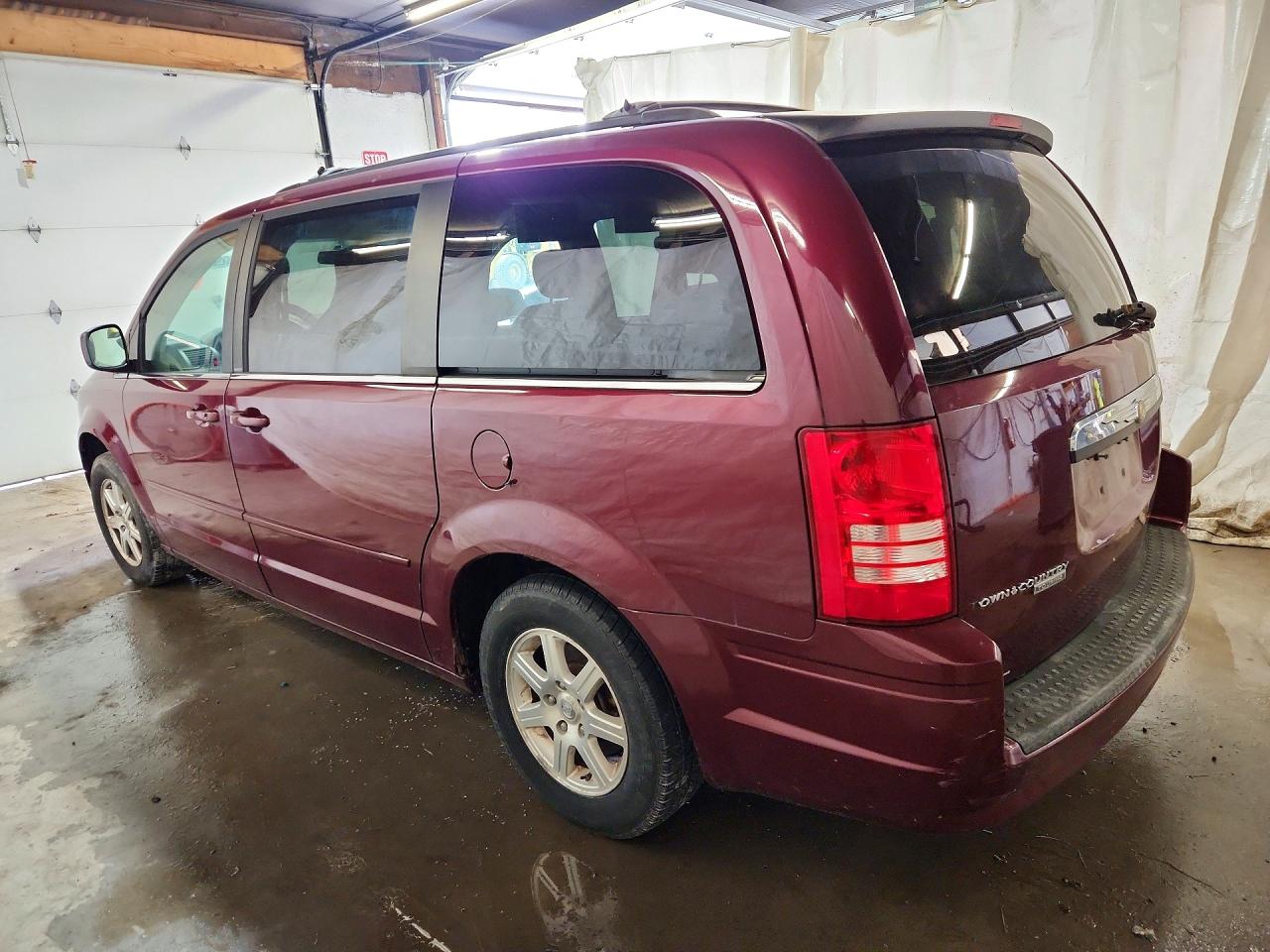 2008 Chrysler Town & Country Touring Burgundy vin: 2A8HR54PX8R658125