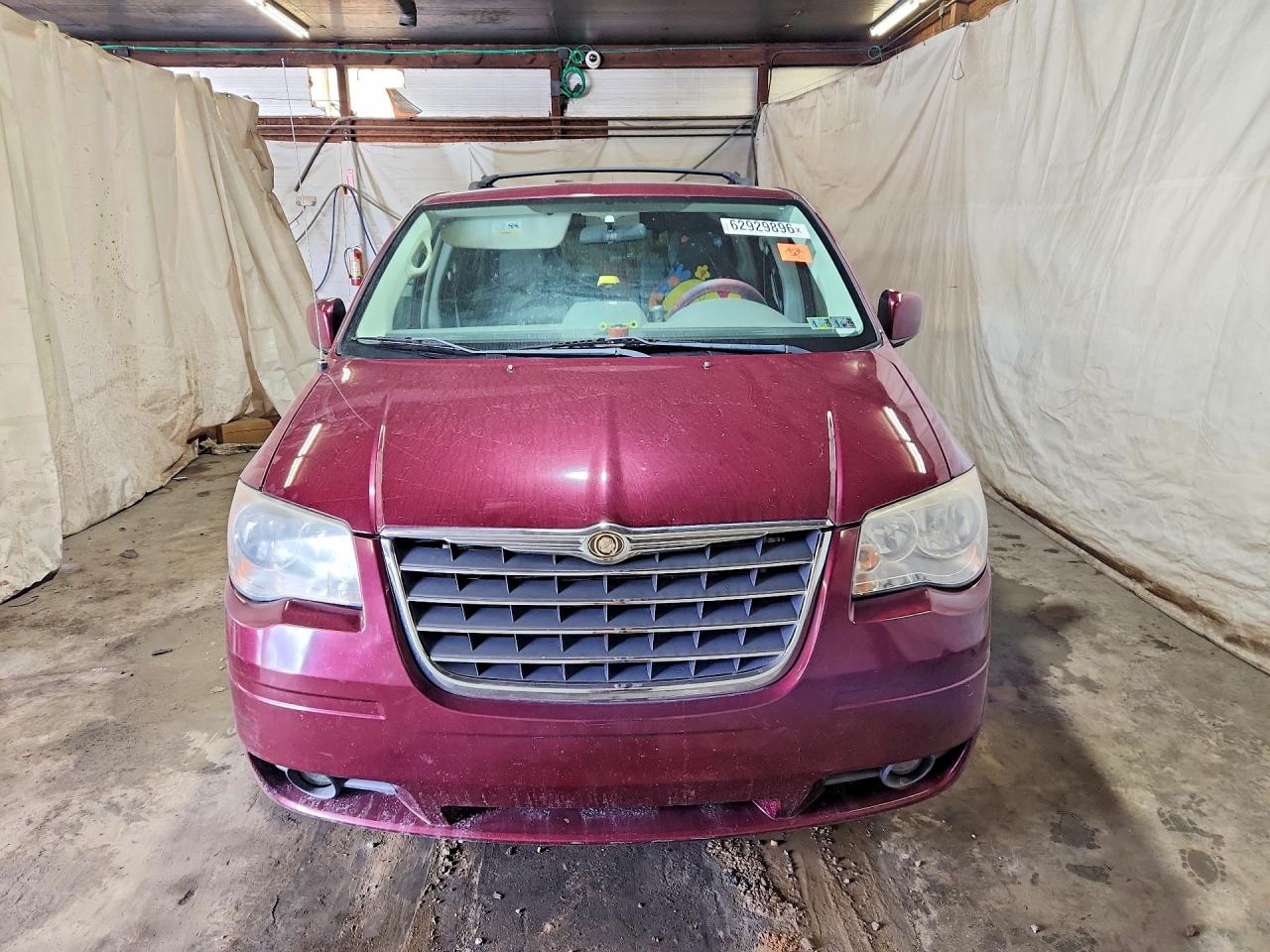 2008 Chrysler Town & Country Touring Burgundy vin: 2A8HR54PX8R658125
