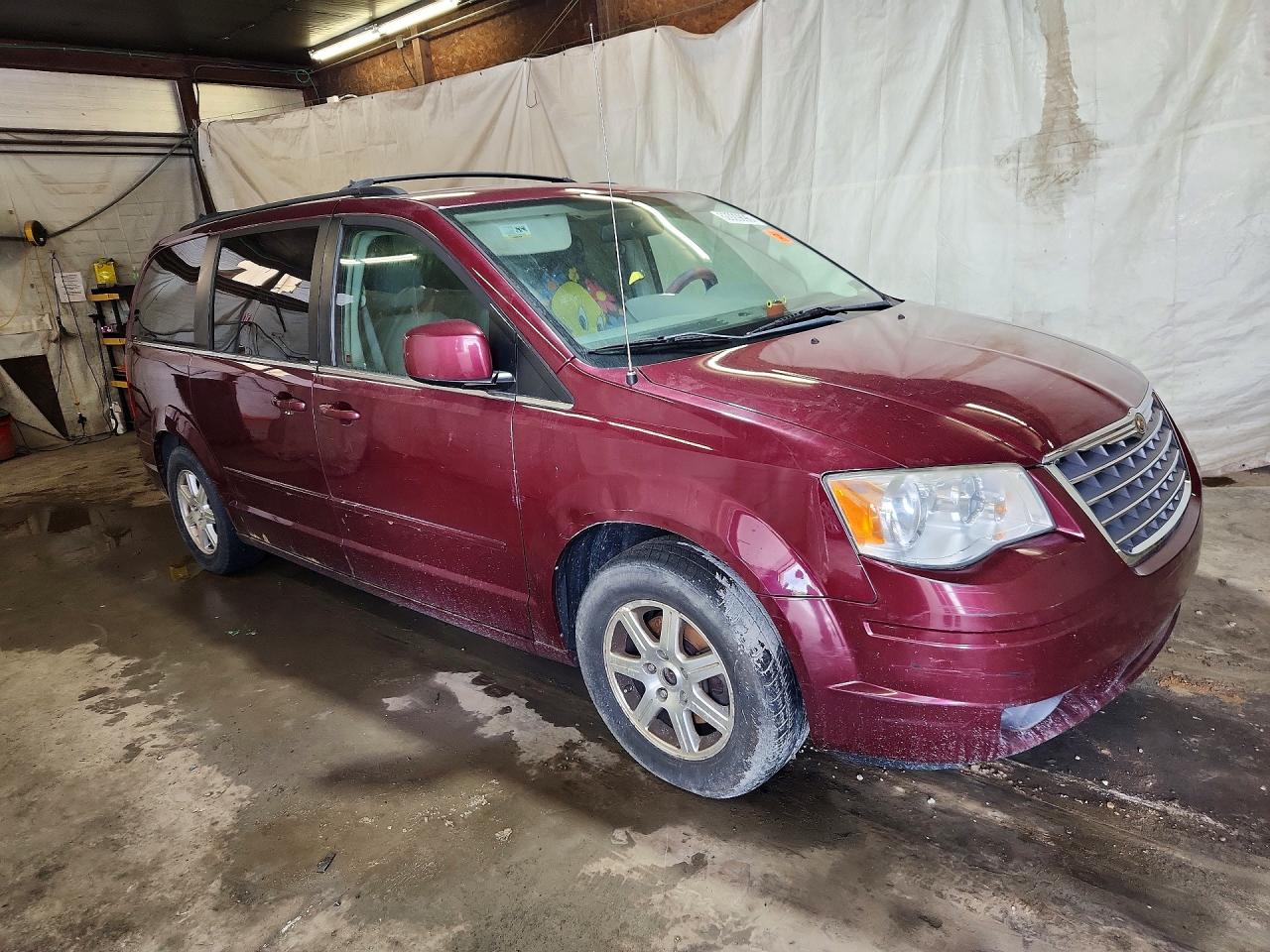 2008 Chrysler Town & Country Touring Burgundy vin: 2A8HR54PX8R658125