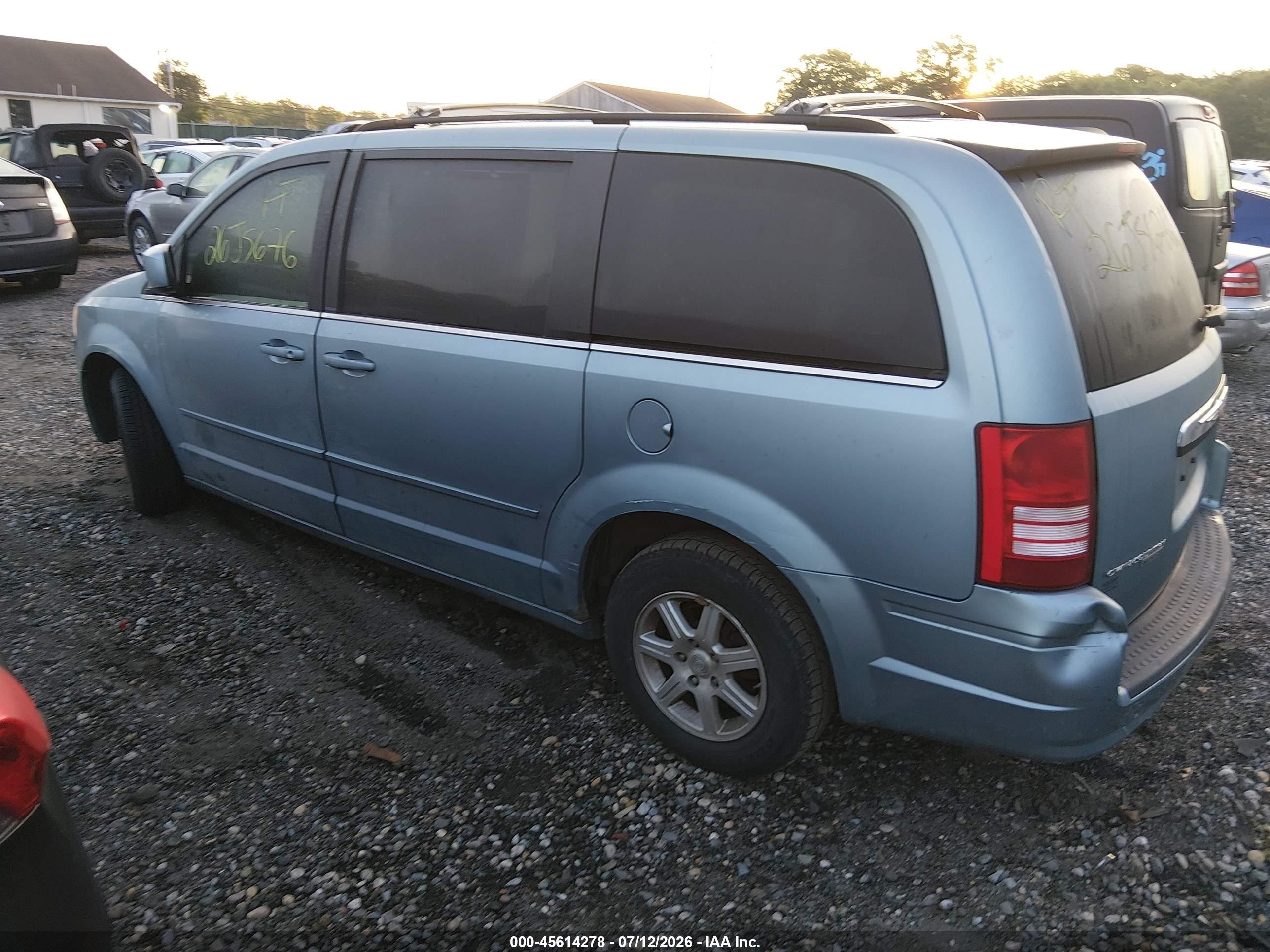 2008 Chrysler Town & Country Touring Blue vin: 2A8HR54PX8R658755