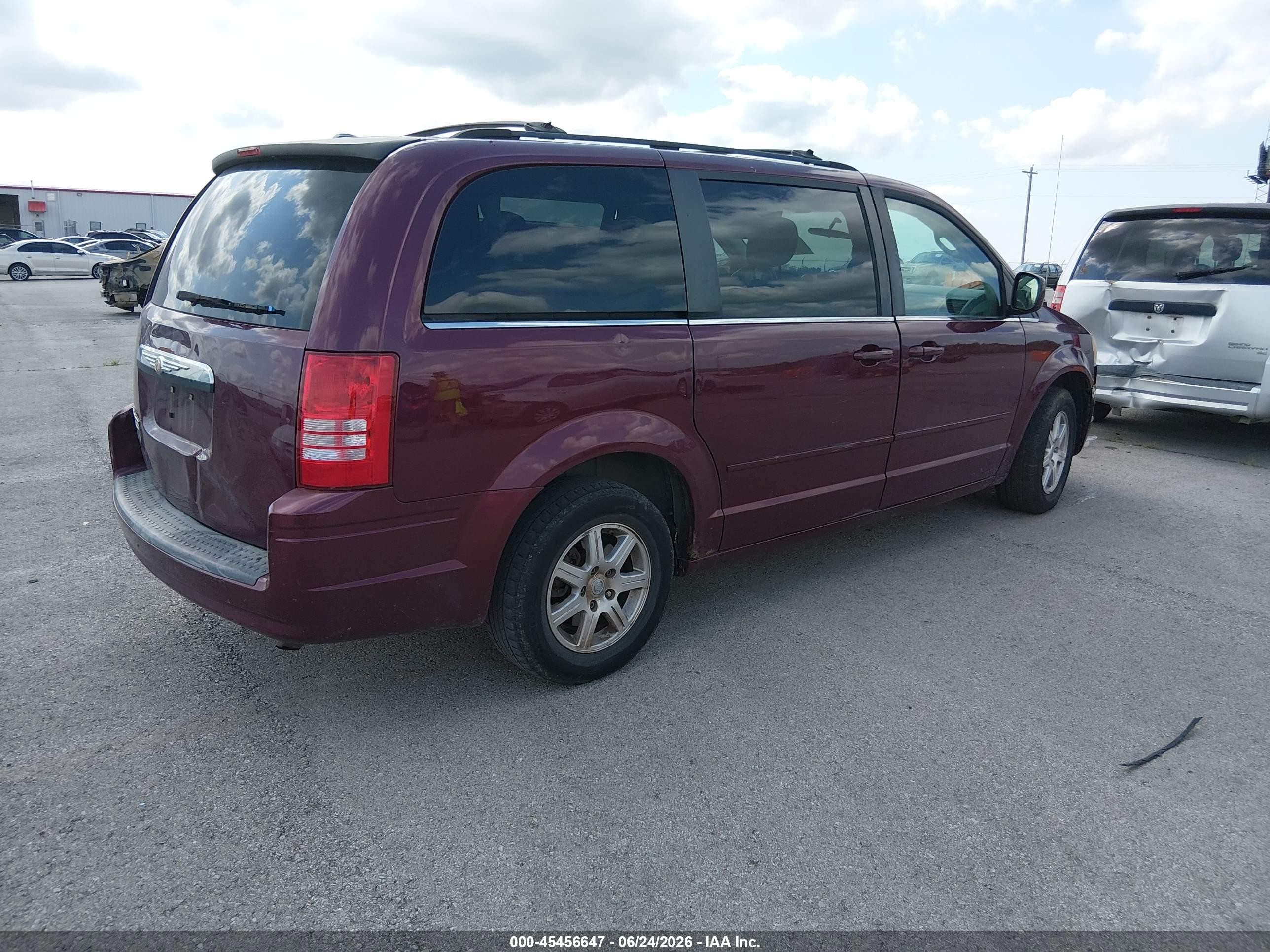2008 Chrysler Town & Country Touring Maroon vin: 2A8HR54PX8R740582
