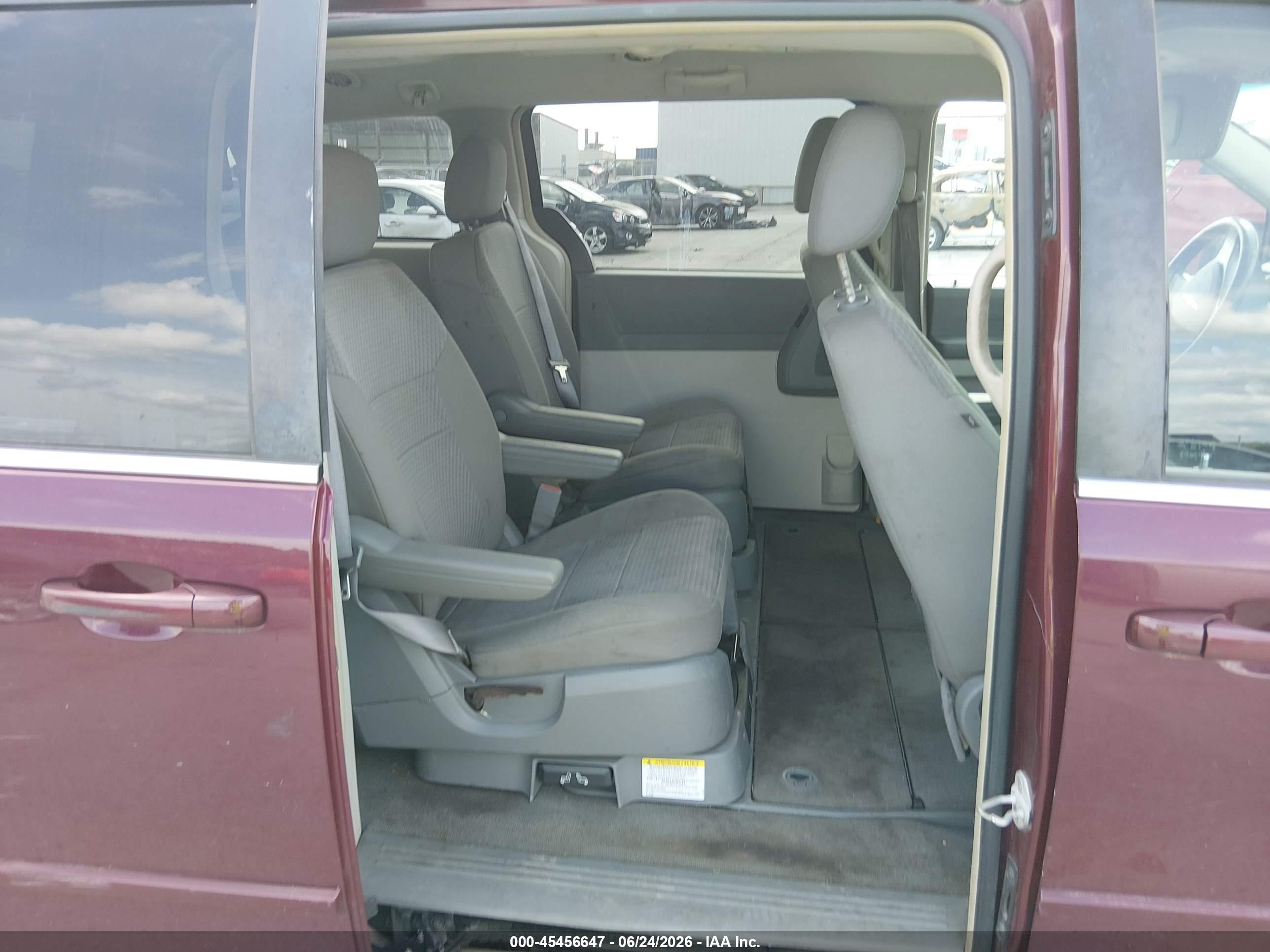 2008 Chrysler Town & Country Touring Maroon vin: 2A8HR54PX8R740582