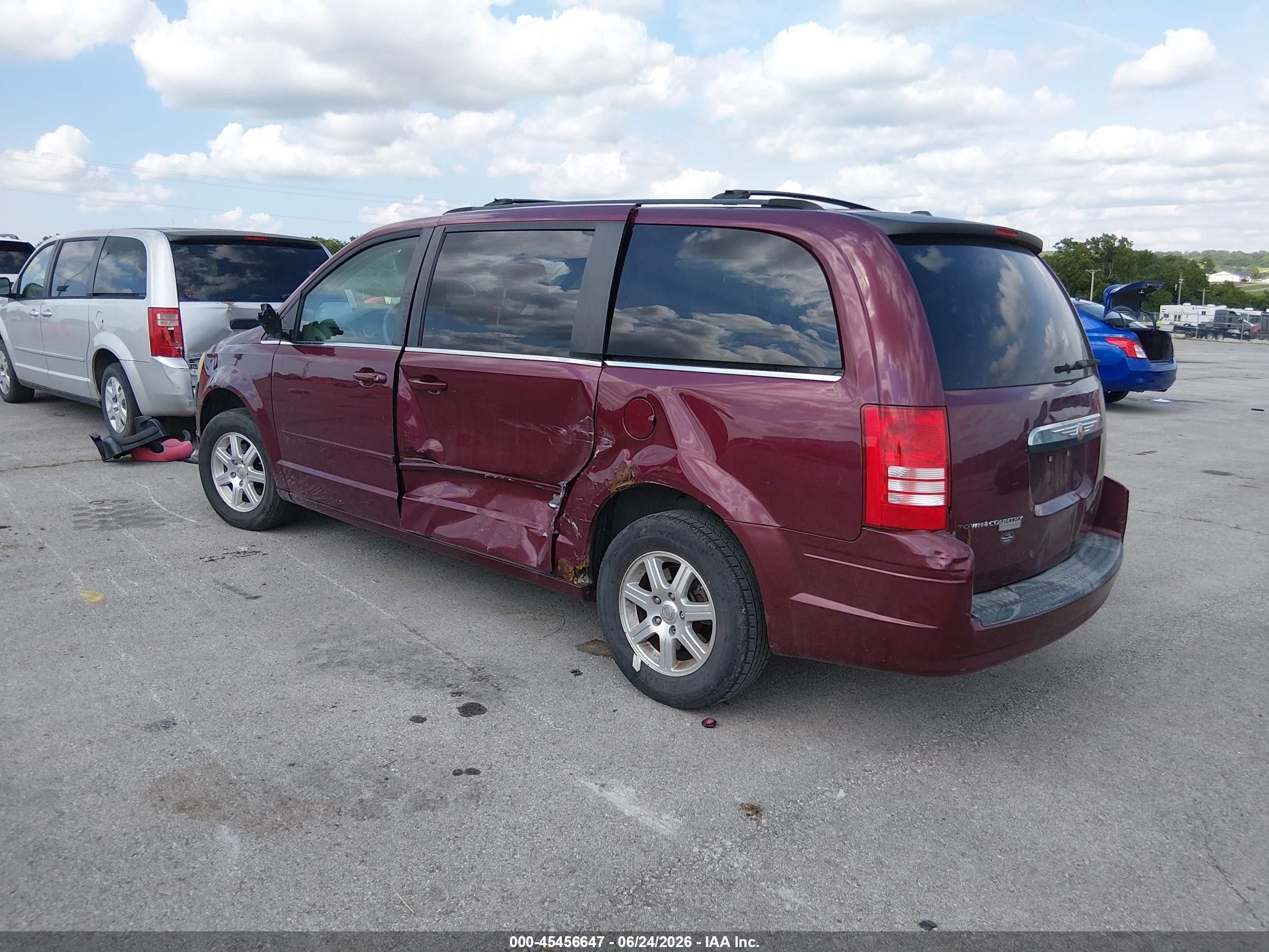2008 Chrysler Town & Country Touring Maroon vin: 2A8HR54PX8R740582