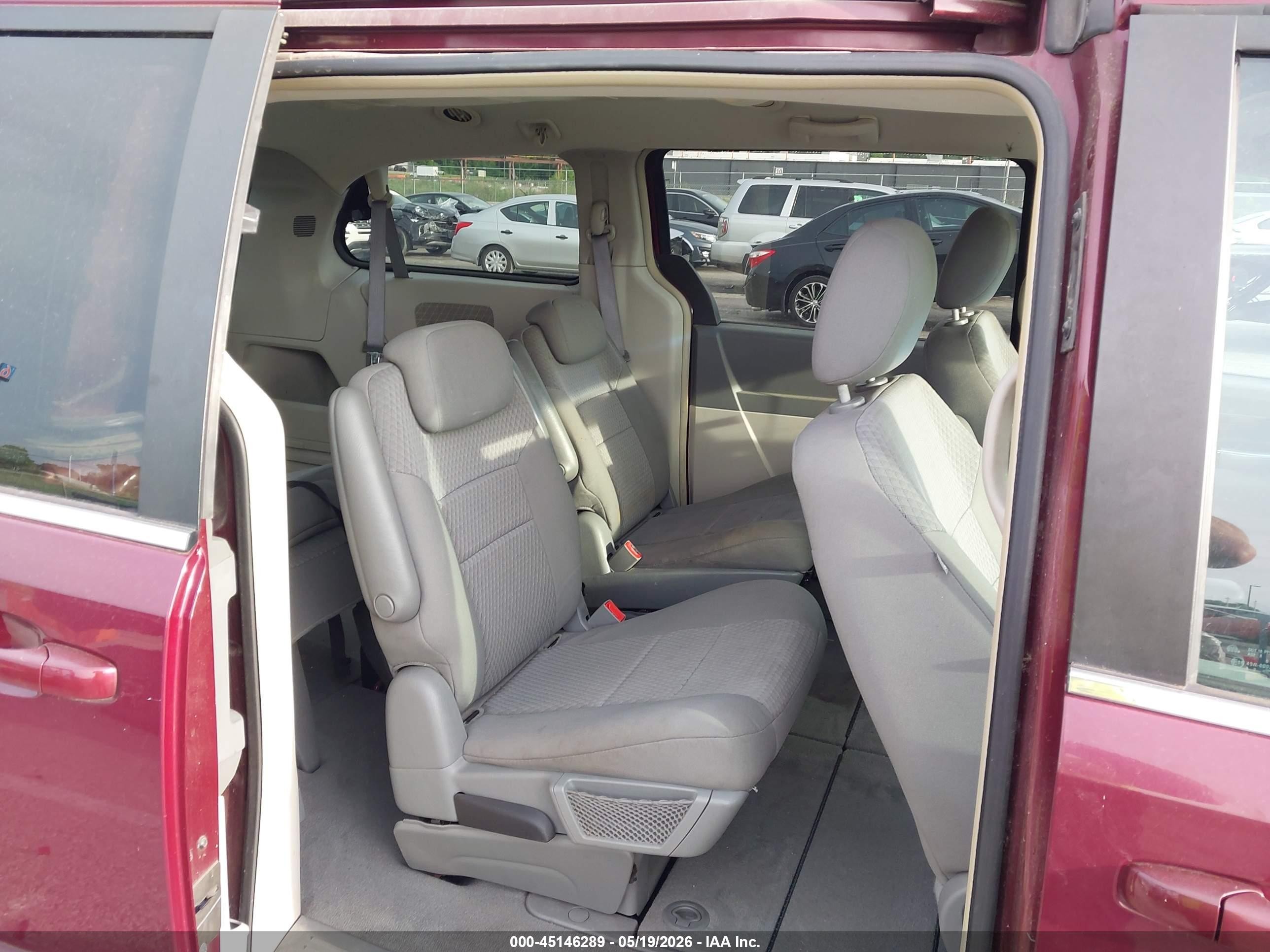 2008 Chrysler Town & Country Touring Maroon vin: 2A8HR54PX8R771315
