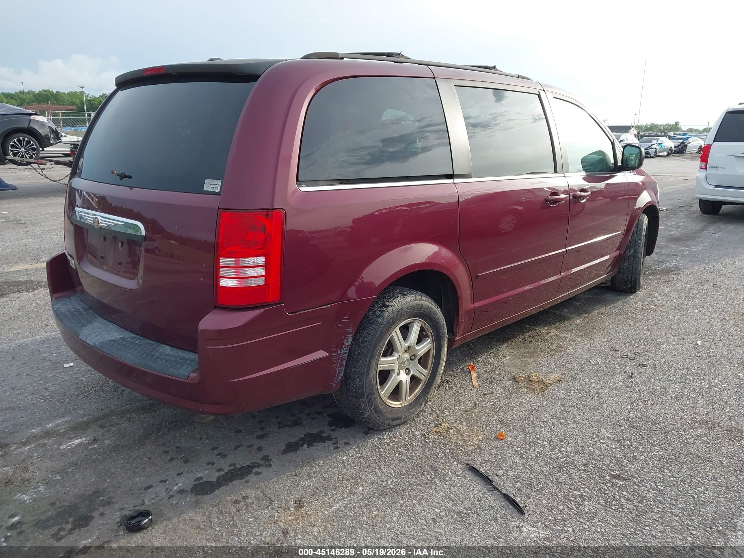 2008 Chrysler Town & Country Touring Maroon vin: 2A8HR54PX8R771315