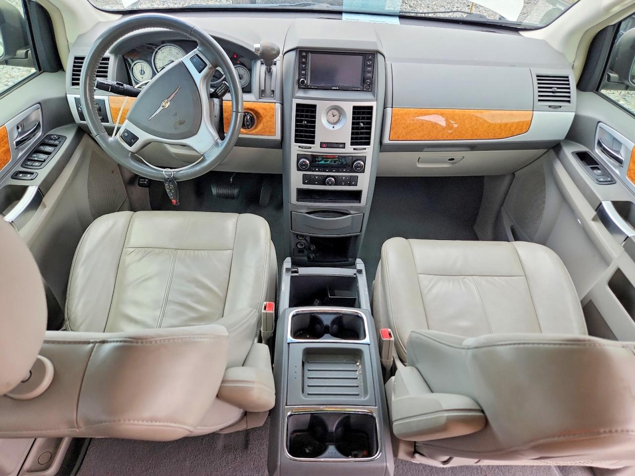 2008 Chrysler Town & Country Limited White vin: 2A8HR64X28R104468