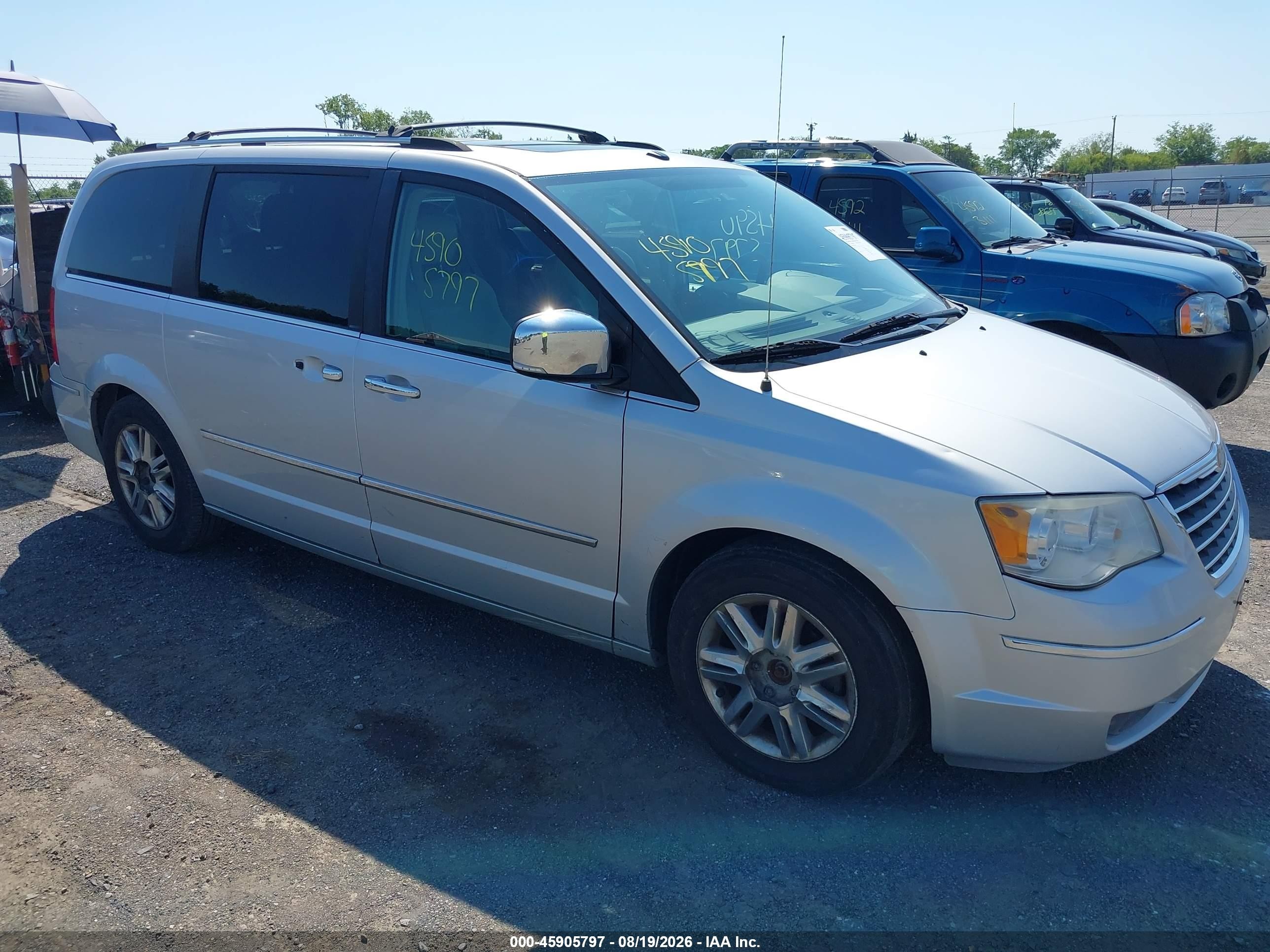 2008 Chrysler Town & Country Limited Silver vin: 2A8HR64X28R132481