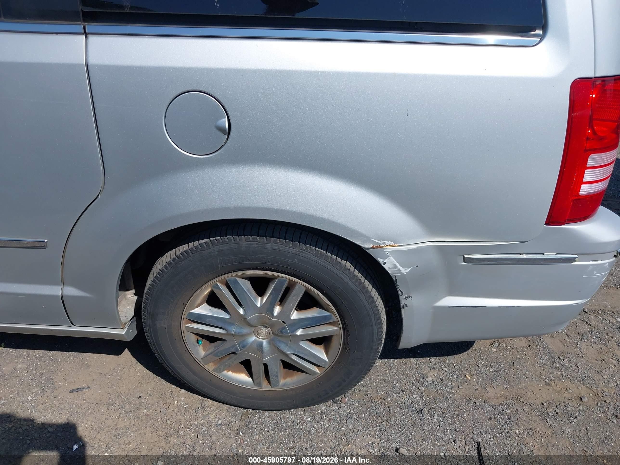 2008 Chrysler Town & Country Limited Серебряный vin: 2A8HR64X28R132481
