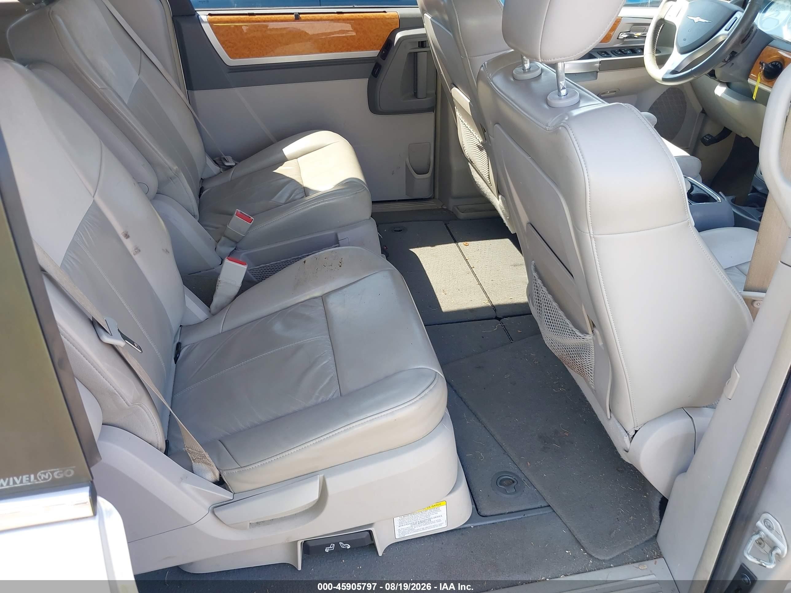2008 Chrysler Town & Country Limited Серебряный vin: 2A8HR64X28R132481