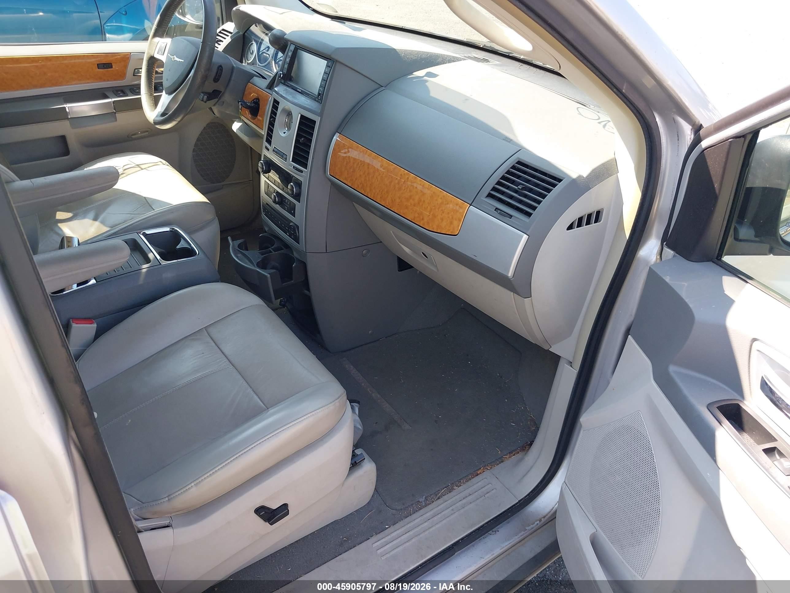 2008 Chrysler Town & Country Limited Серебряный vin: 2A8HR64X28R132481