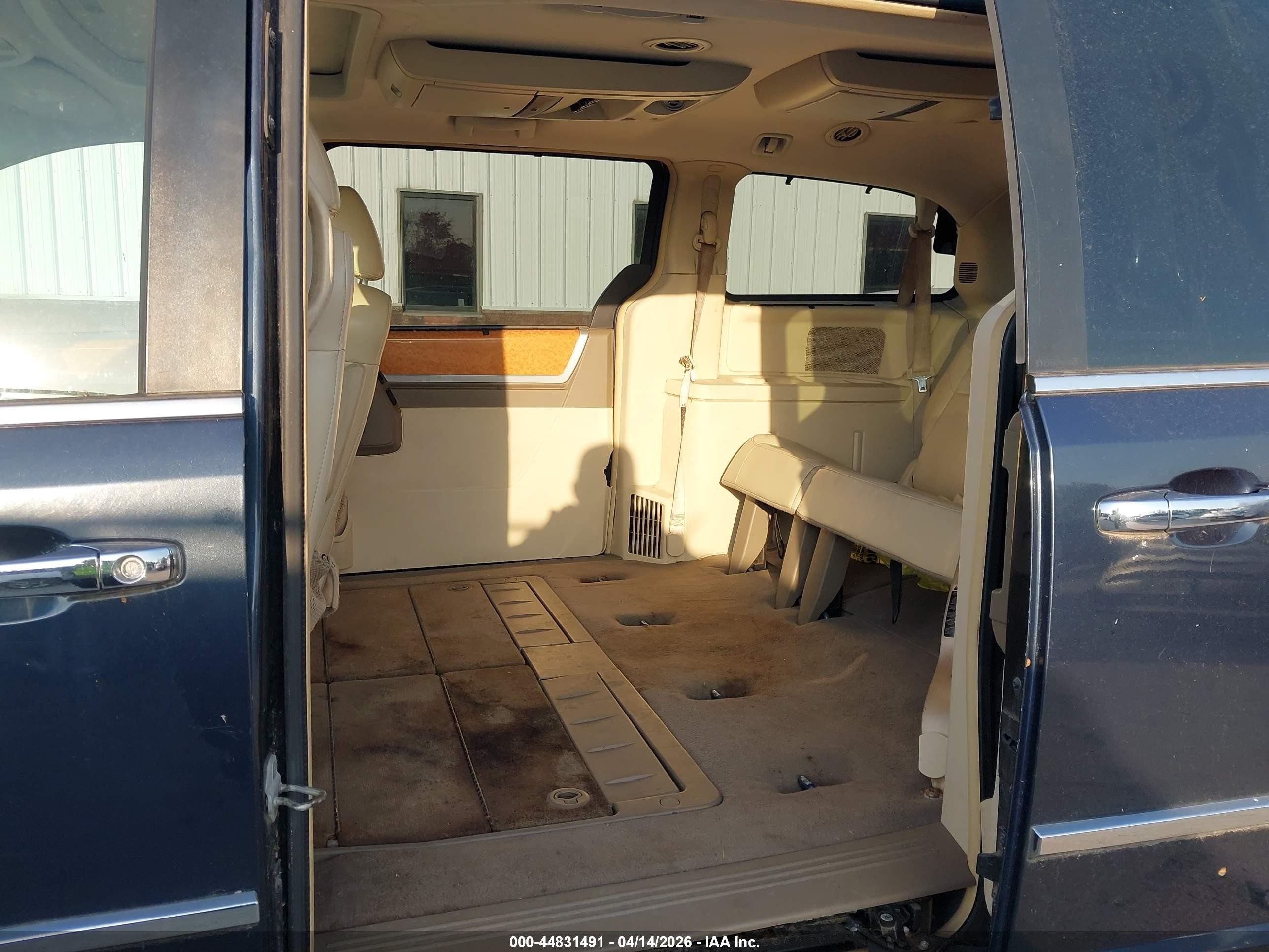 2008 Chrysler Town & Country Limited Blue vin: 2A8HR64X28R615761