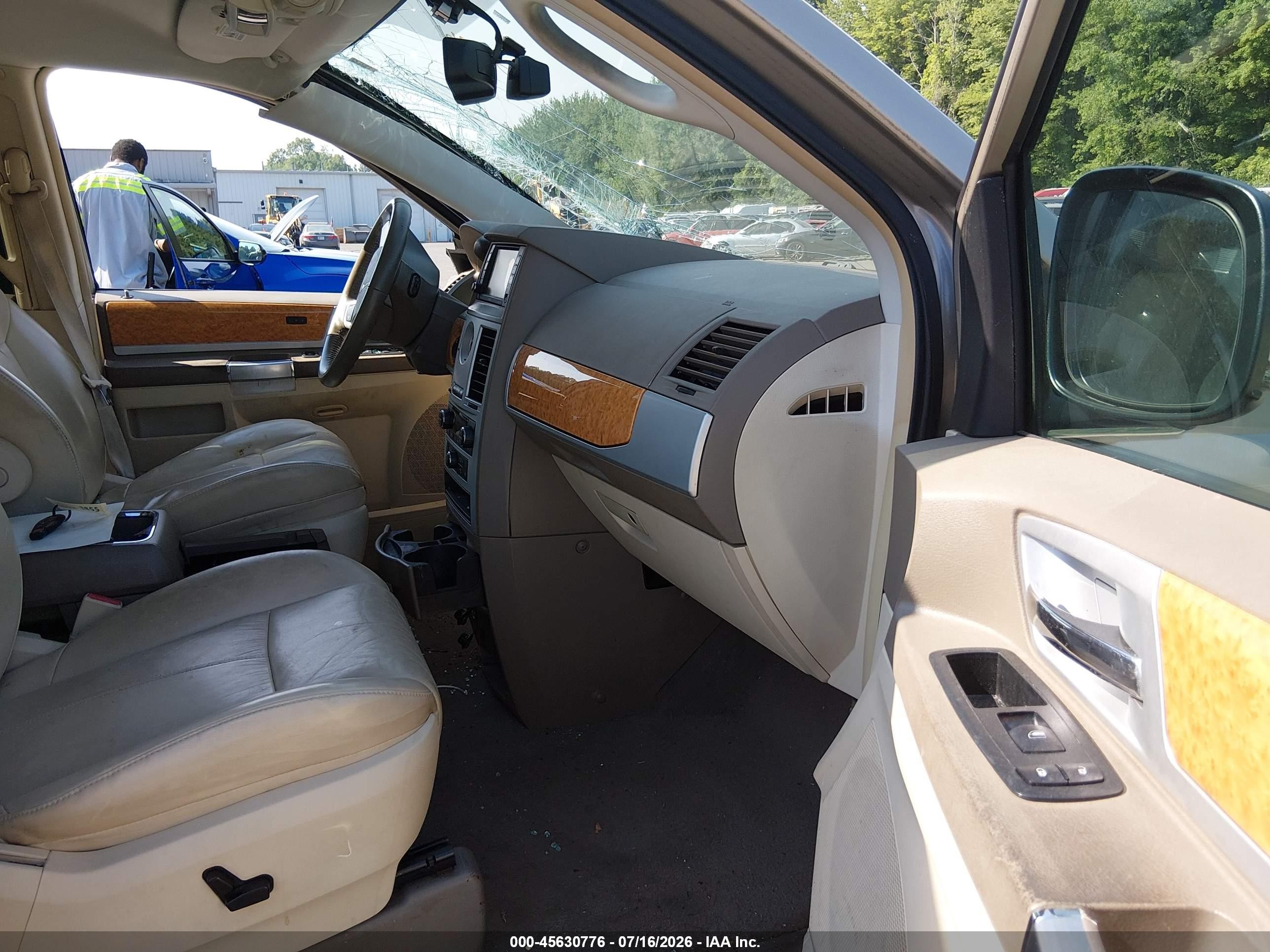 2009 Chrysler Town & Country Limited Beige vin: 2A8HR64X29R637941