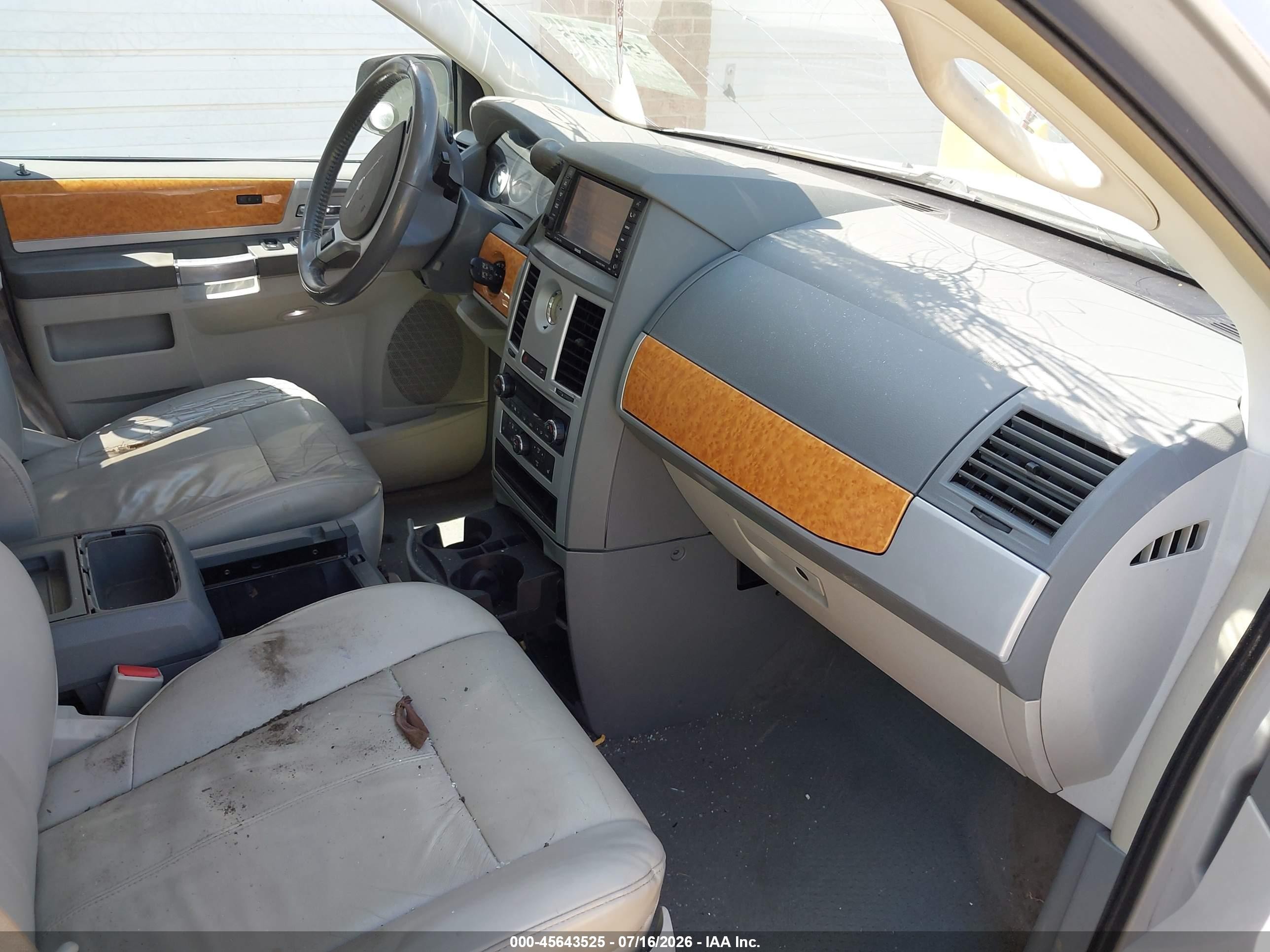2008 Chrysler Town & Country Limited Silver vin: 2A8HR64X38R647151