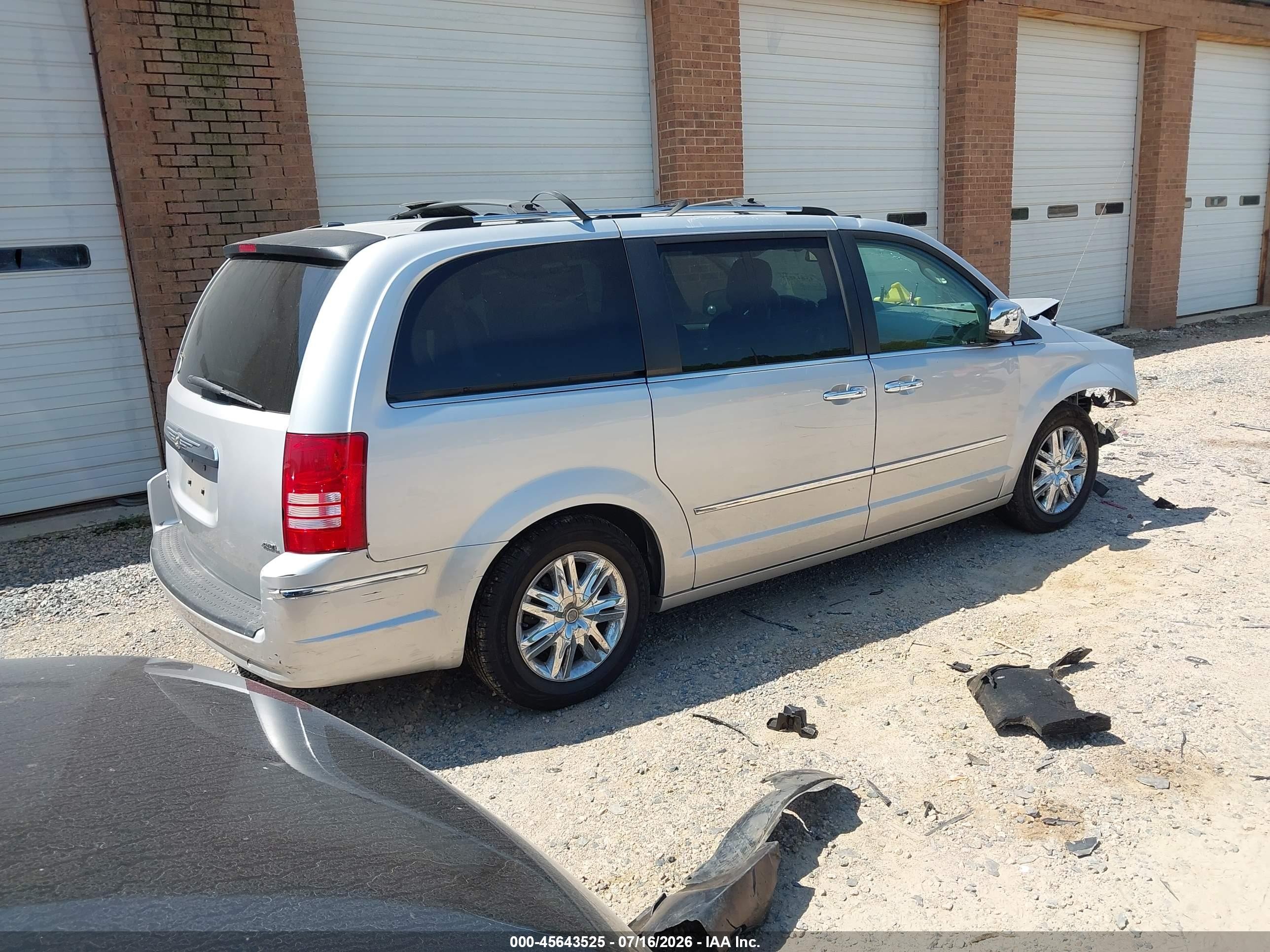 2008 Chrysler Town & Country Limited Silver vin: 2A8HR64X38R647151