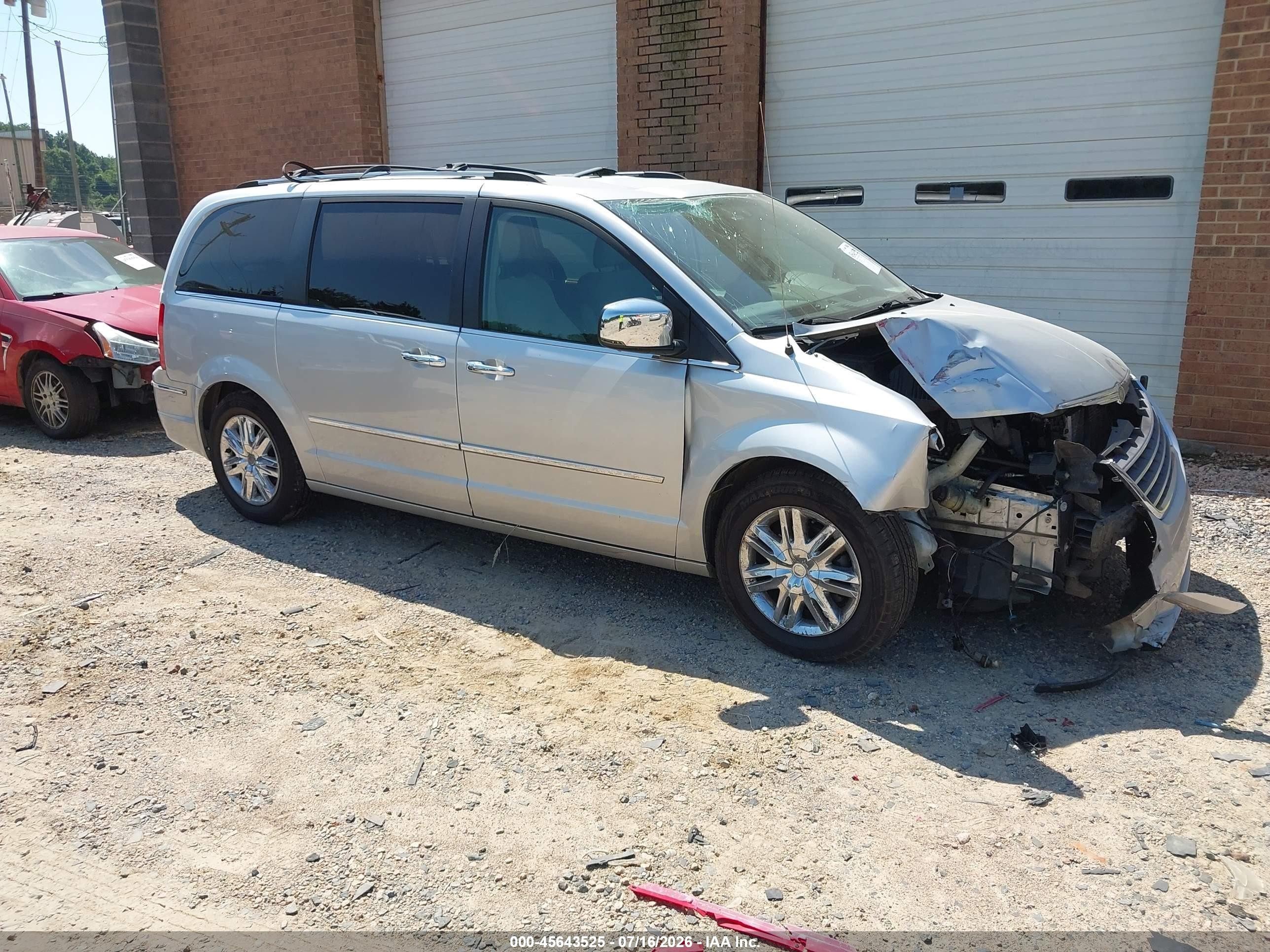 2008 Chrysler Town & Country Limited Silver vin: 2A8HR64X38R647151