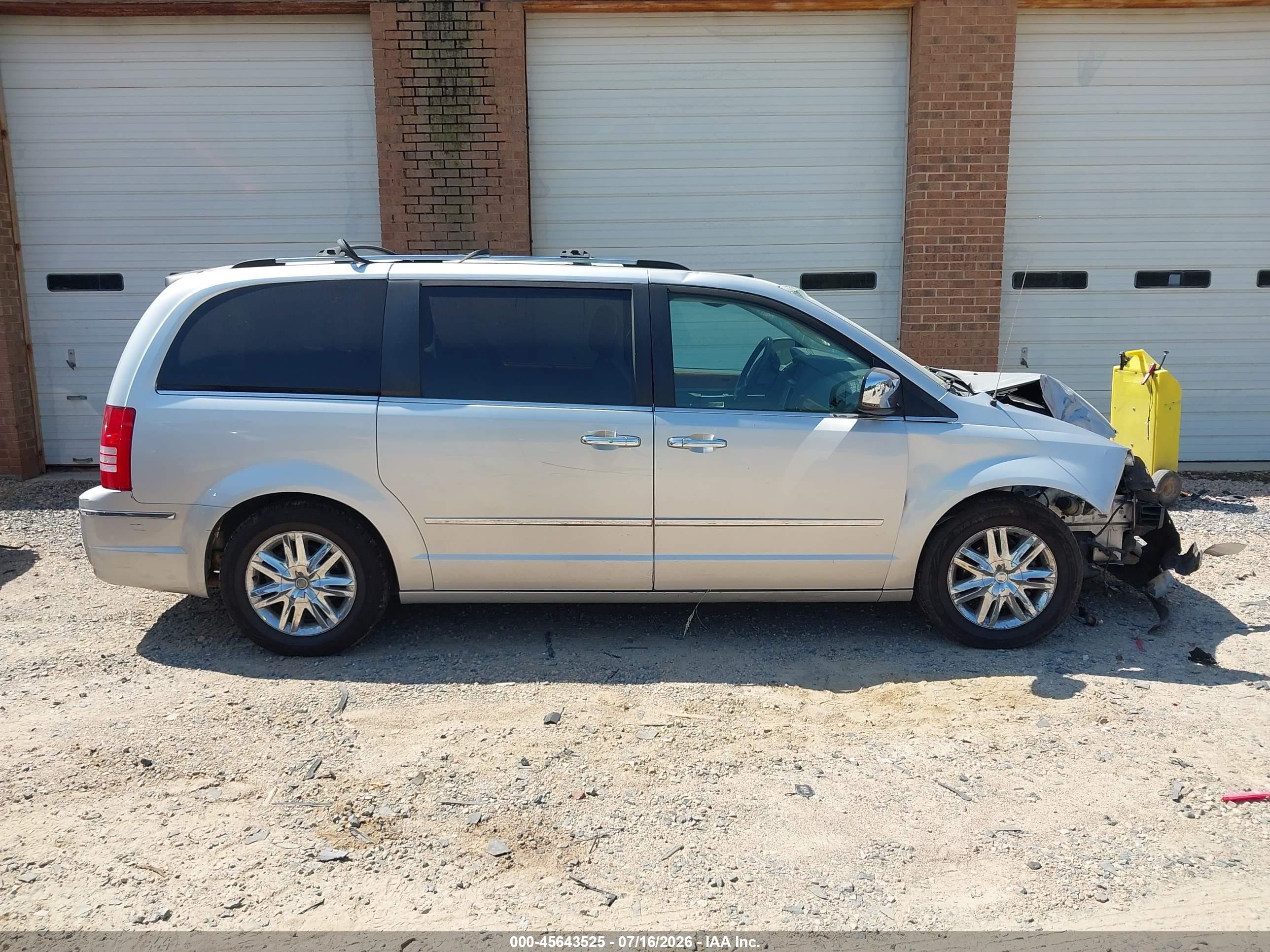 2008 Chrysler Town & Country Limited Silver vin: 2A8HR64X38R647151