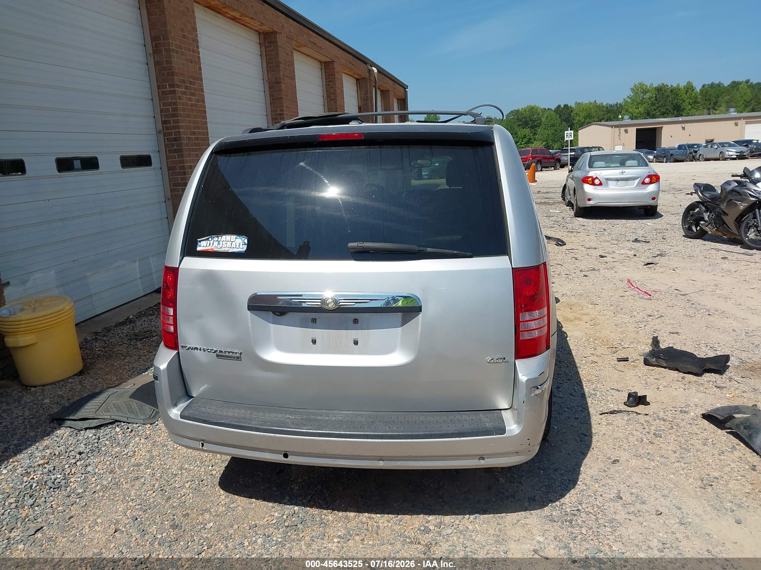 2008 Chrysler Town & Country Limited Silver vin: 2A8HR64X38R647151