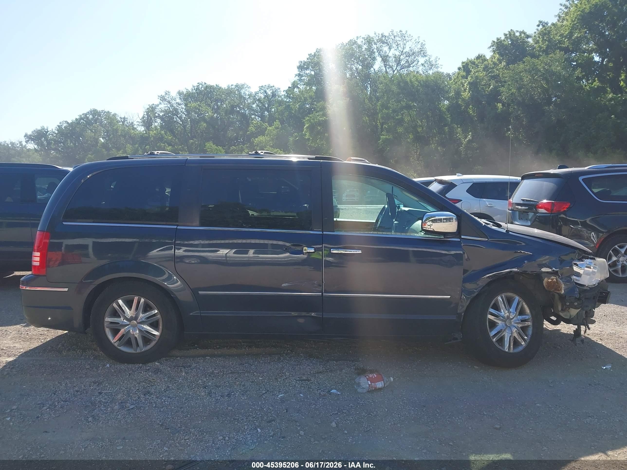 2008 Chrysler Town & Country Limited Черный vin: 2A8HR64X58R792899