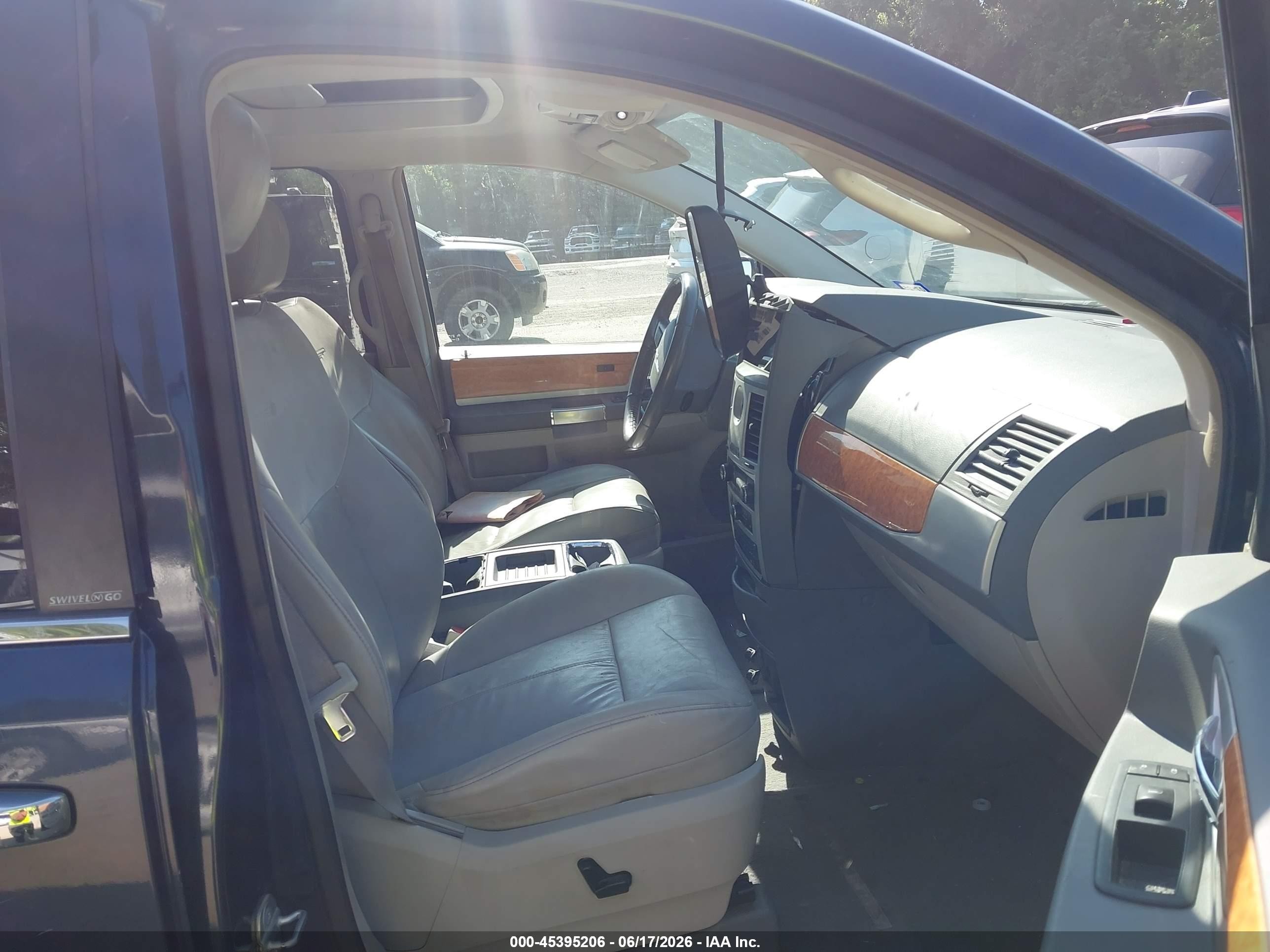 2008 Chrysler Town & Country Limited Черный vin: 2A8HR64X58R792899
