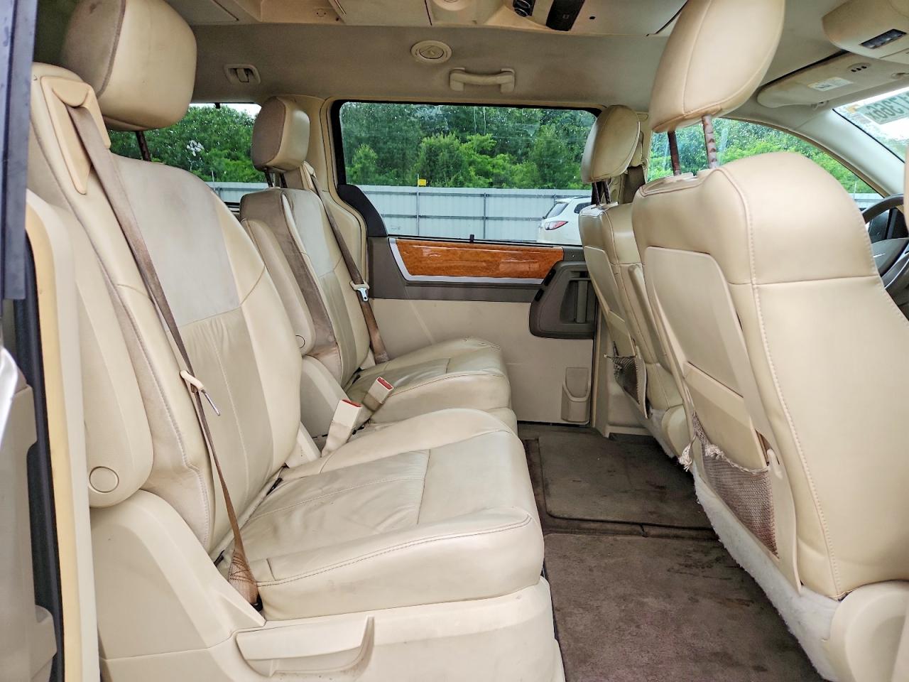 2008 Chrysler Town & Country Limited Beige vin: 2A8HR64X68R646446