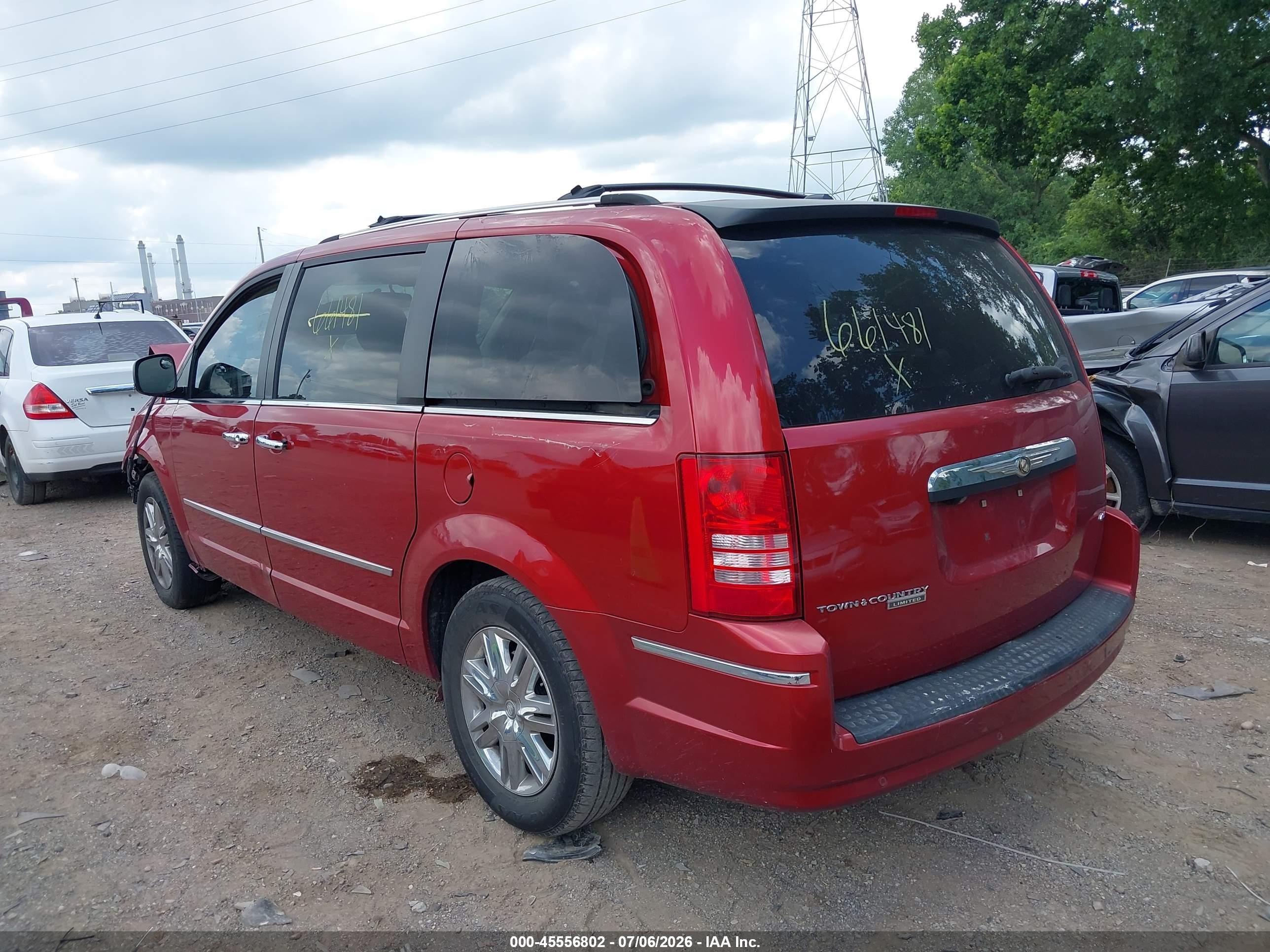 2008 Chrysler Town & Country Limited Red vin: 2A8HR64X68R661481