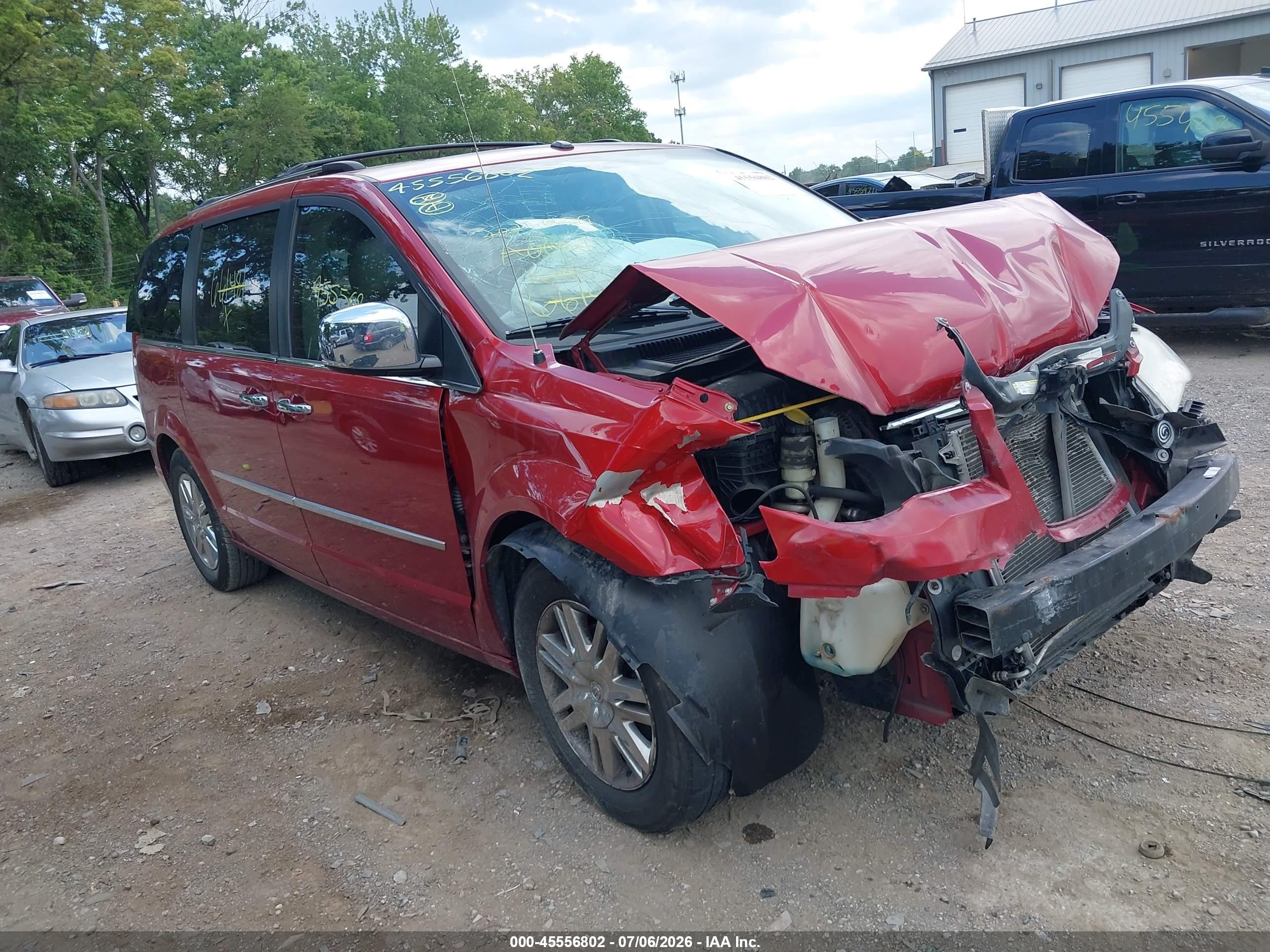 2008 Chrysler Town & Country Limited Red vin: 2A8HR64X68R661481