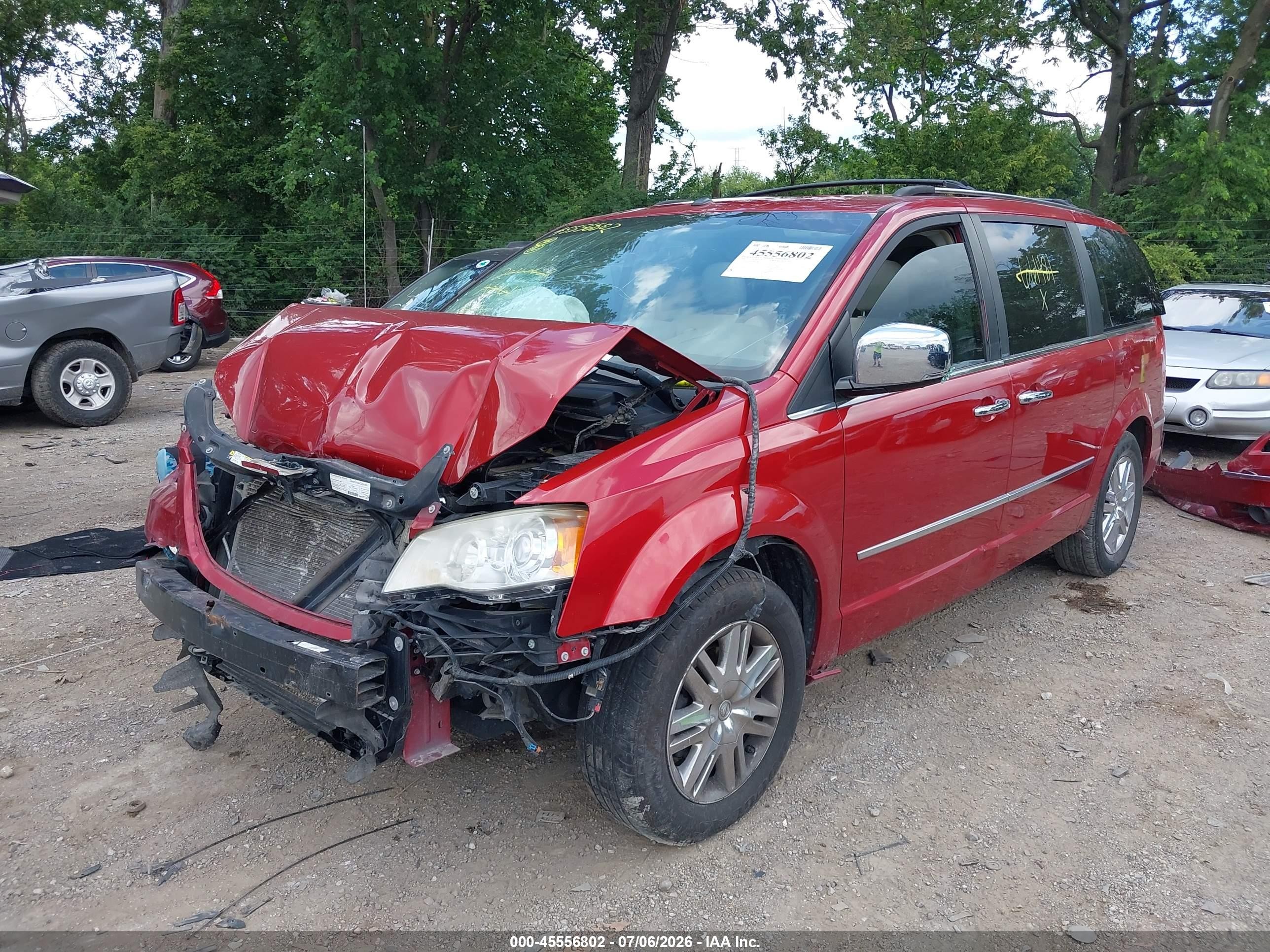 2008 Chrysler Town & Country Limited Red vin: 2A8HR64X68R661481