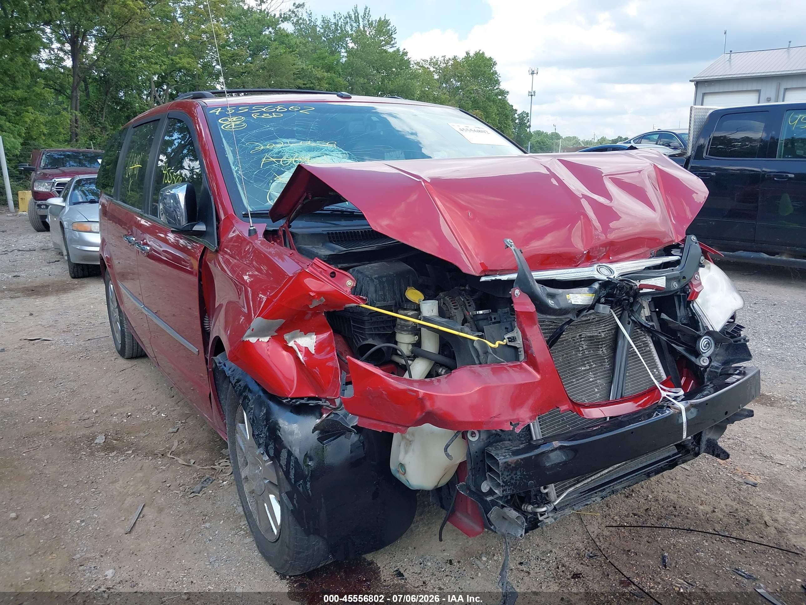2008 Chrysler Town & Country Limited Red vin: 2A8HR64X68R661481
