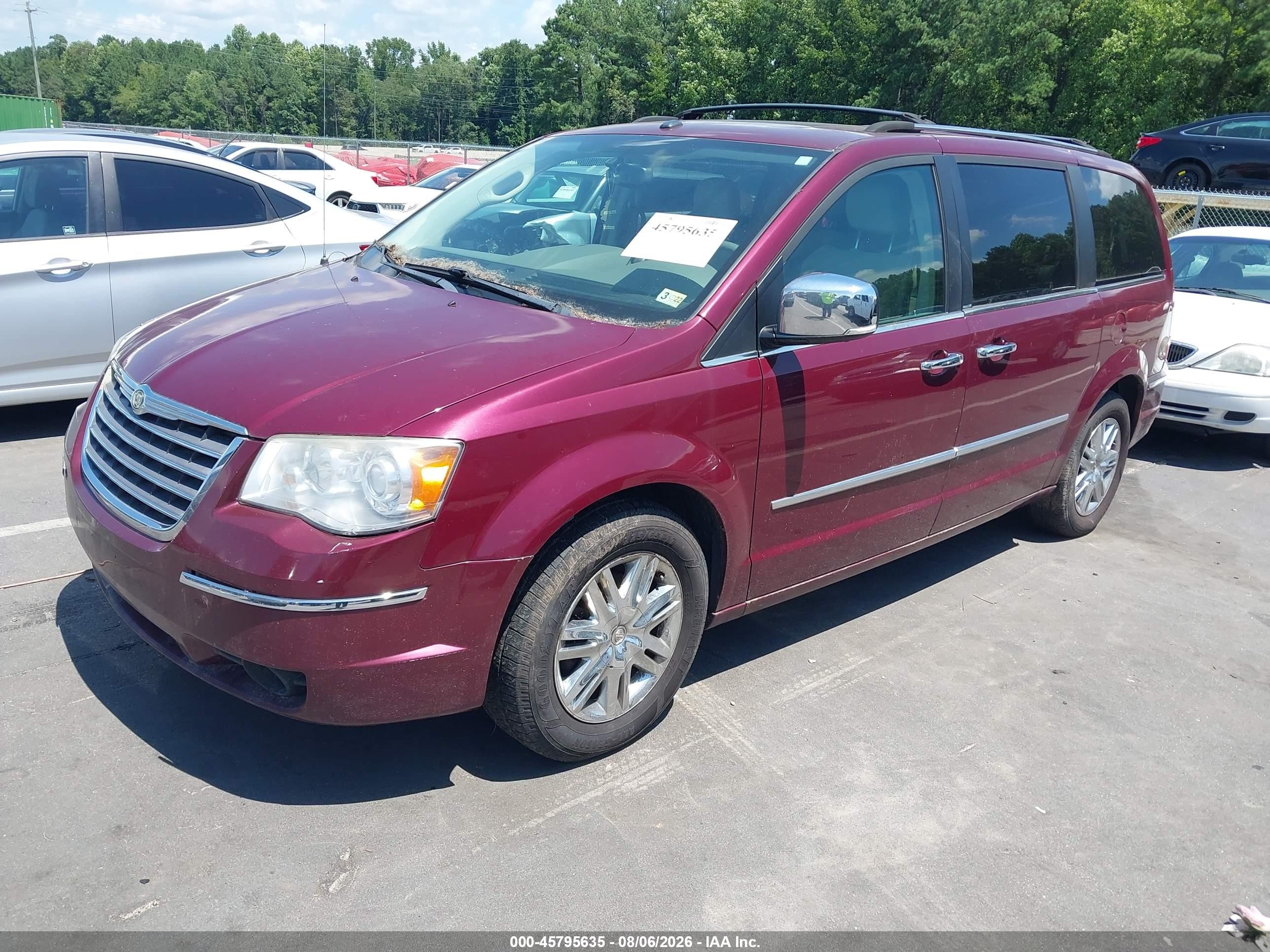 2008 Chrysler Town & Country Limited Red vin: 2A8HR64X68R718018