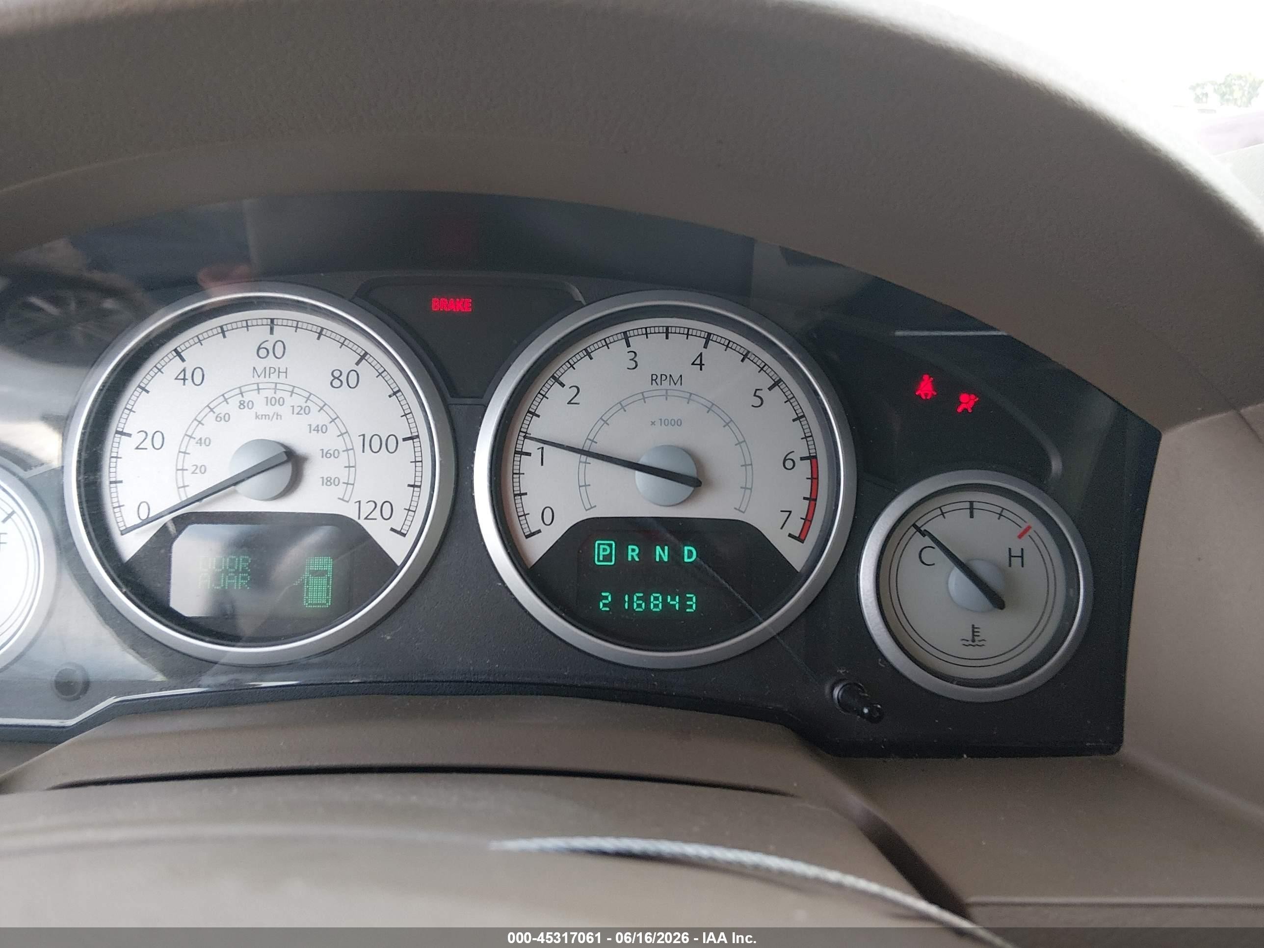 2009 Chrysler Town & Country Limited White vin: 2A8HR64X69R583687