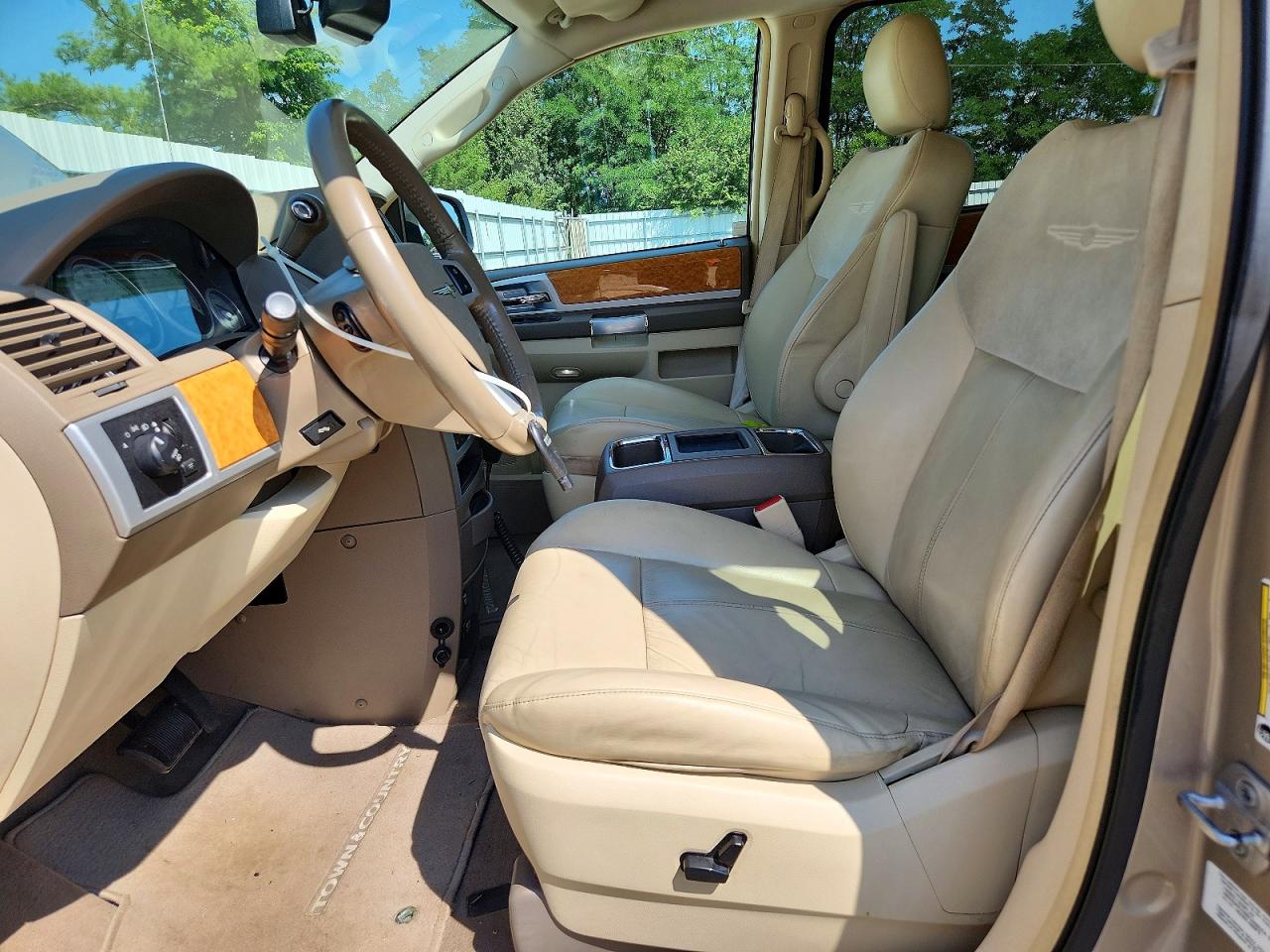 2009 Chrysler Town & Country Limited Beige vin: 2A8HR64X79R635456