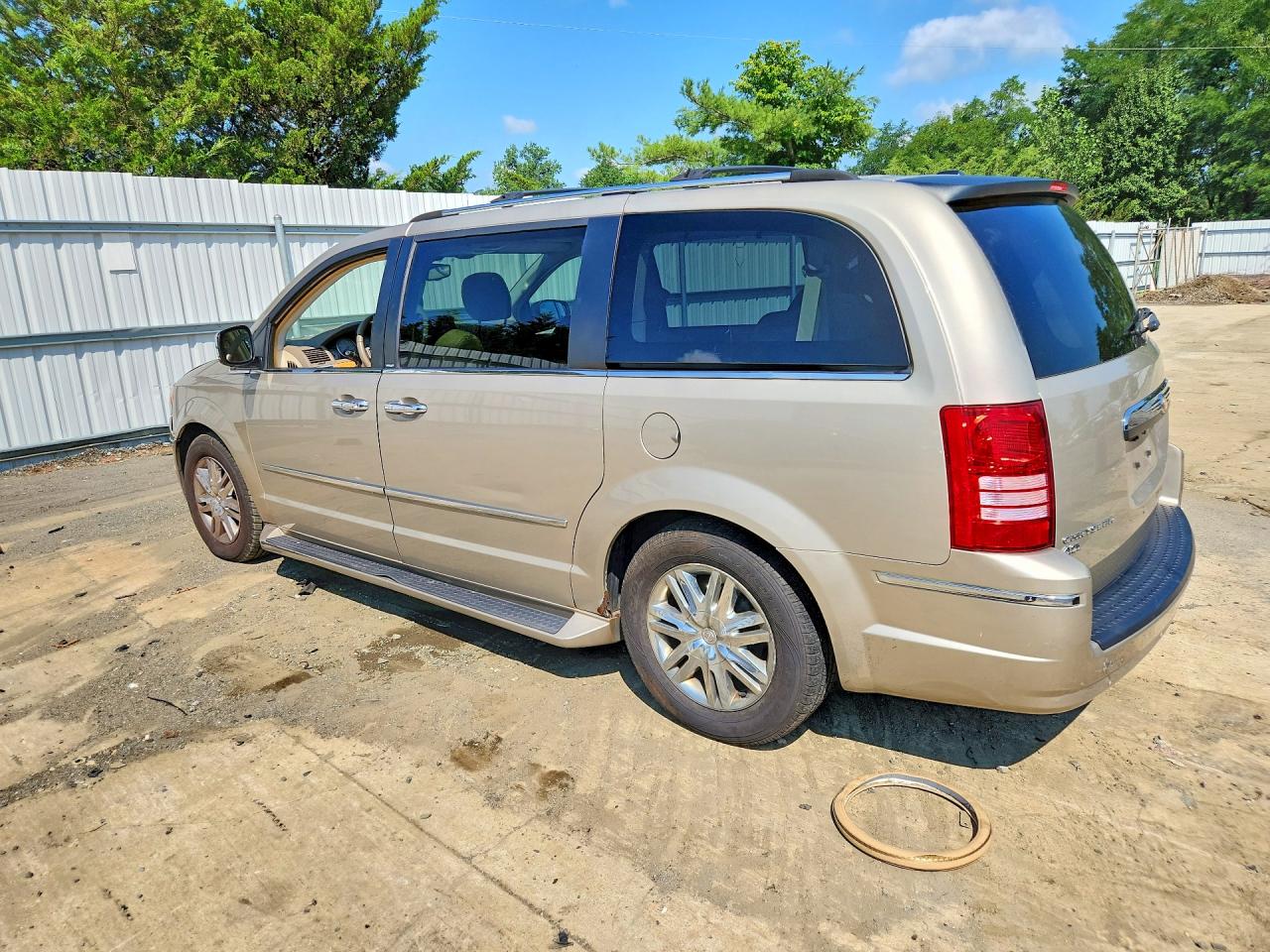 2009 Chrysler Town & Country Limited Beige vin: 2A8HR64X79R635456