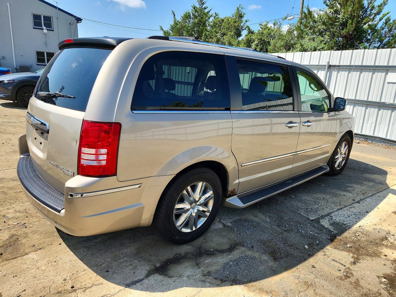 2009 Chrysler Town & Country Limited Beige vin: 2A8HR64X79R635456