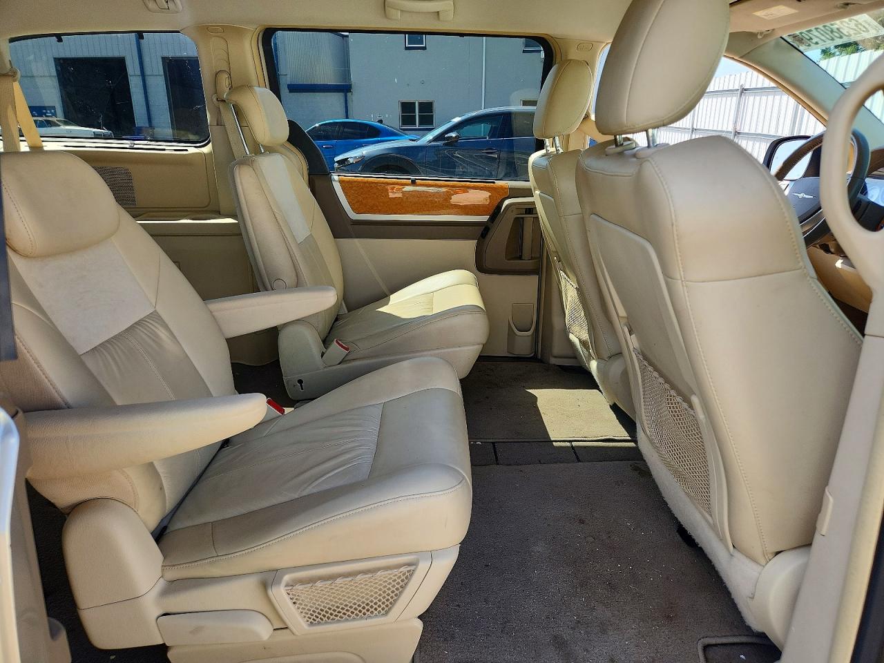 2009 Chrysler Town & Country Limited Beige vin: 2A8HR64X79R635456