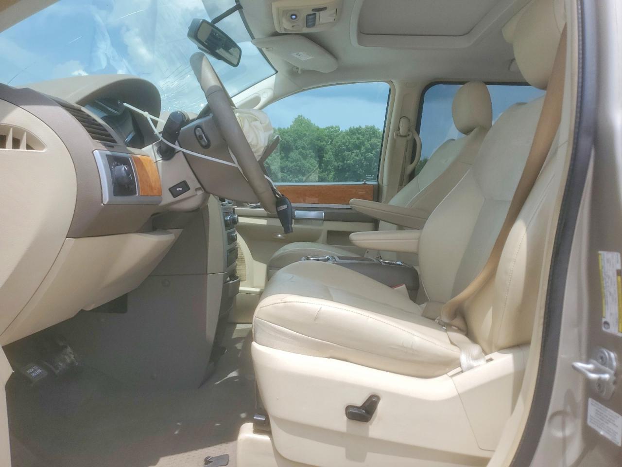 2008 Chrysler Town & Country Limited Beige vin: 2A8HR64X88R648120