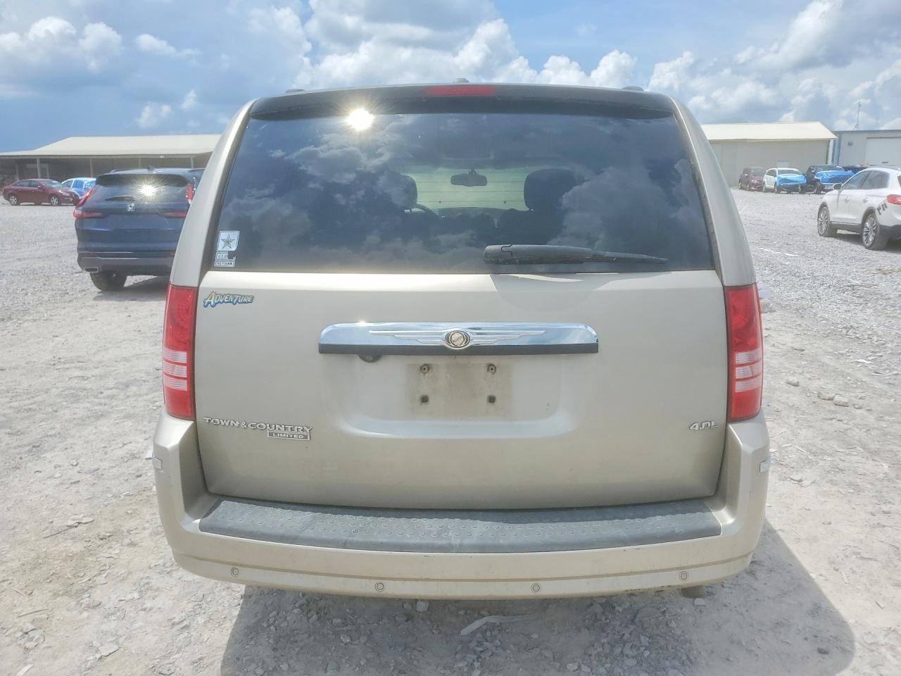 2008 Chrysler Town & Country Limited Beige vin: 2A8HR64X88R648120