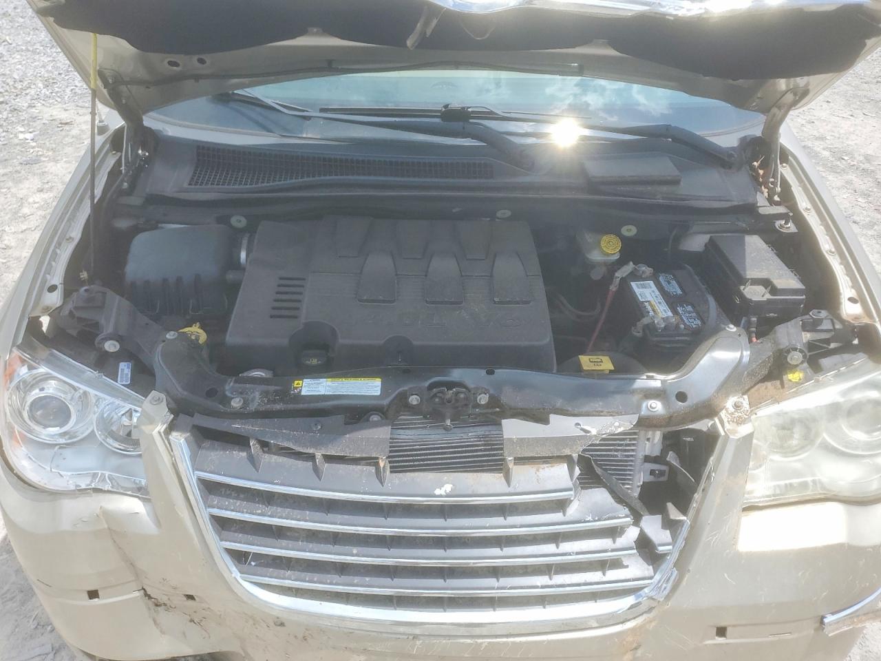 2008 Chrysler Town & Country Limited Beige vin: 2A8HR64X88R648120