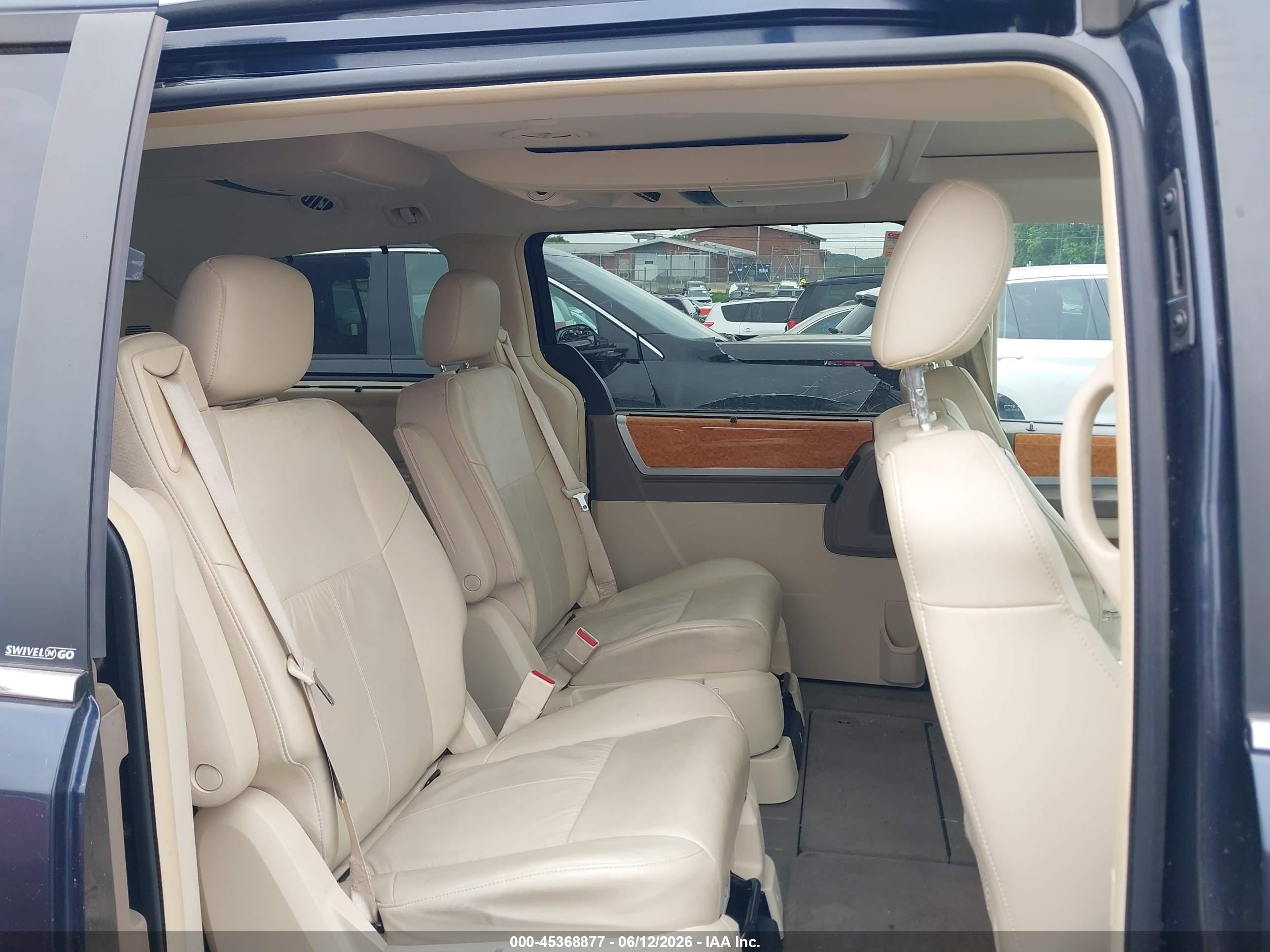2008 Chrysler Town & Country Limited Blue vin: 2A8HR64X88R797028