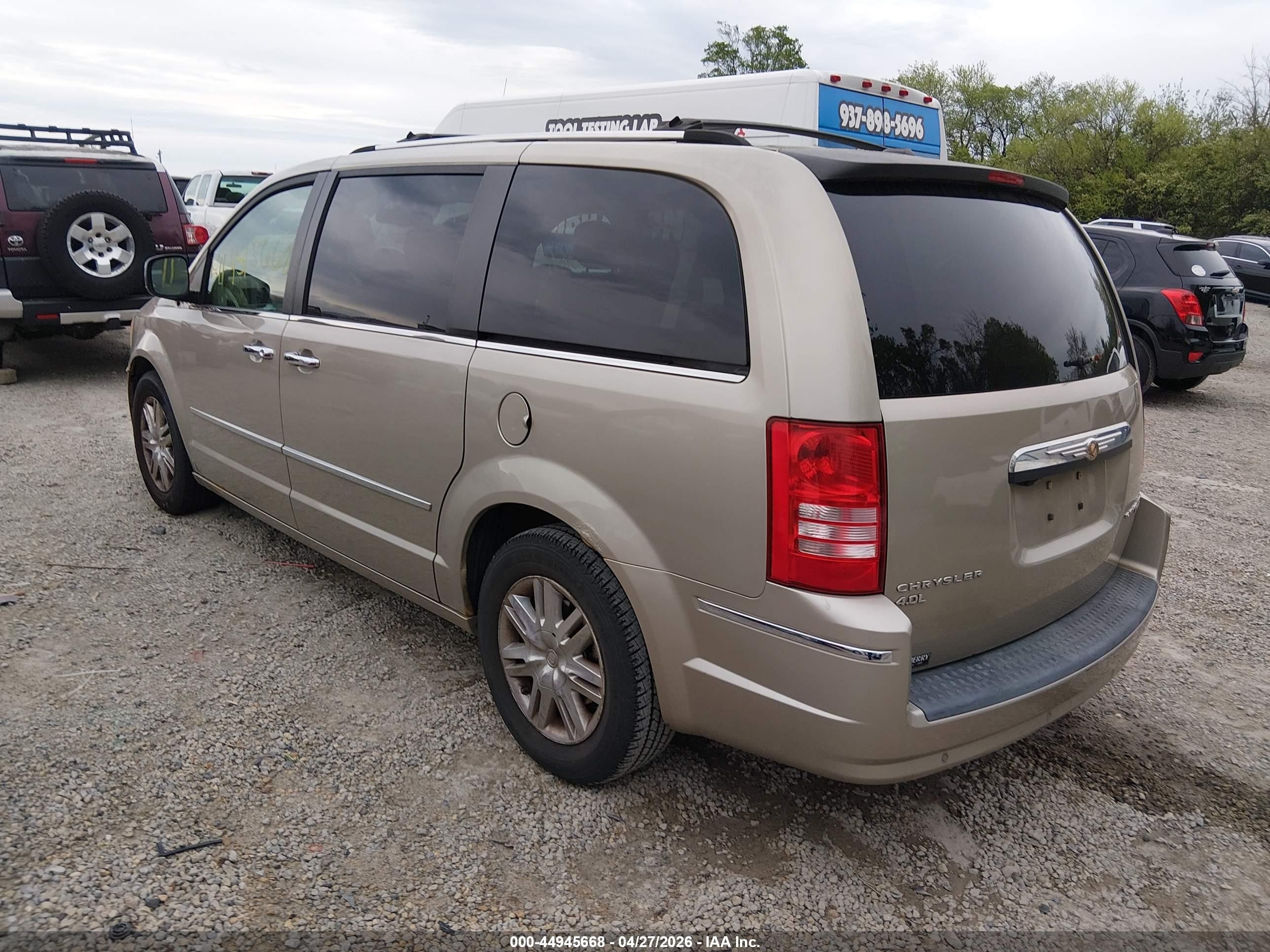 2009 Chrysler Town & Country Limited Gold vin: 2A8HR64X89R558208
