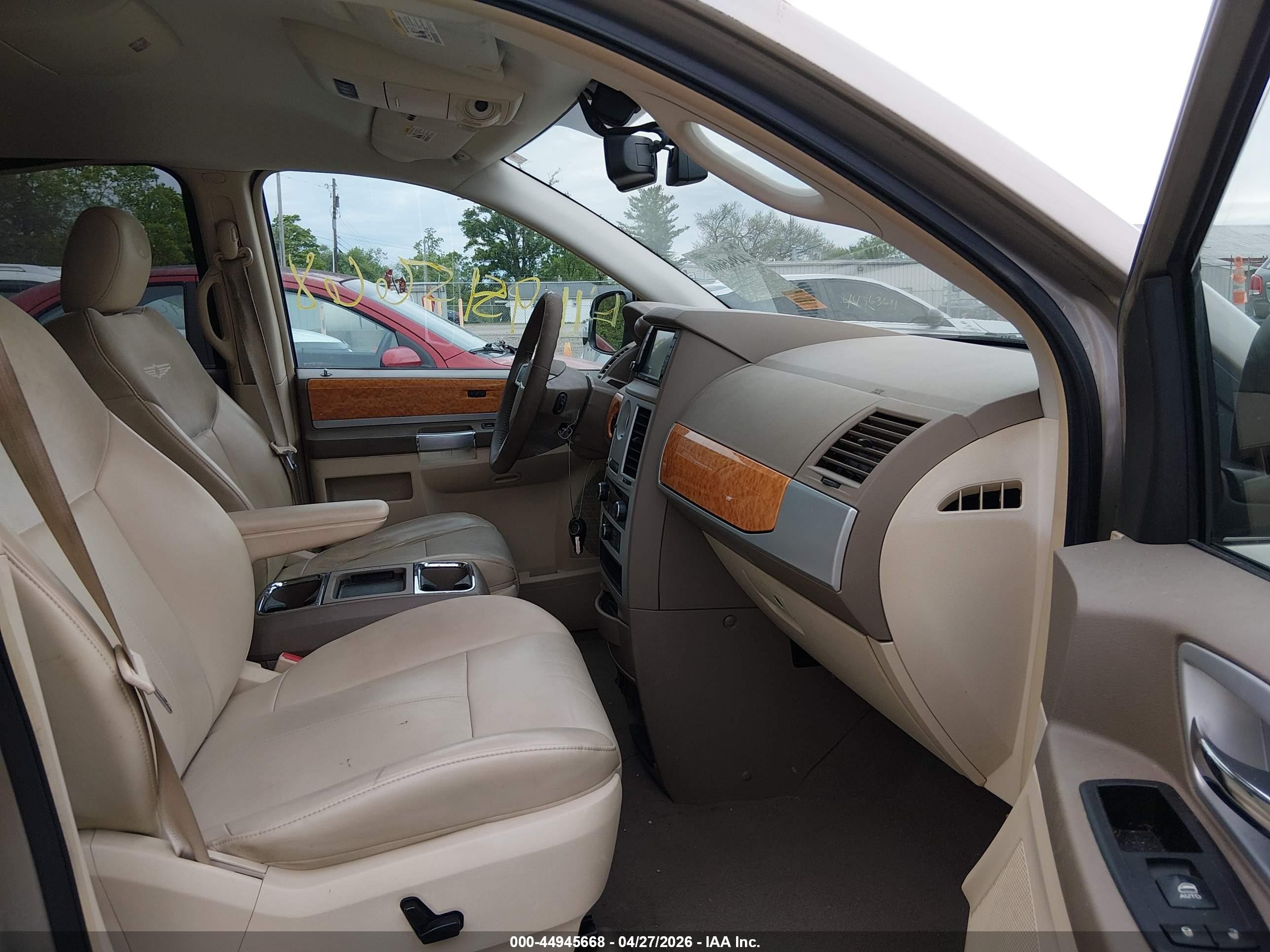2009 Chrysler Town & Country Limited Gold vin: 2A8HR64X89R558208